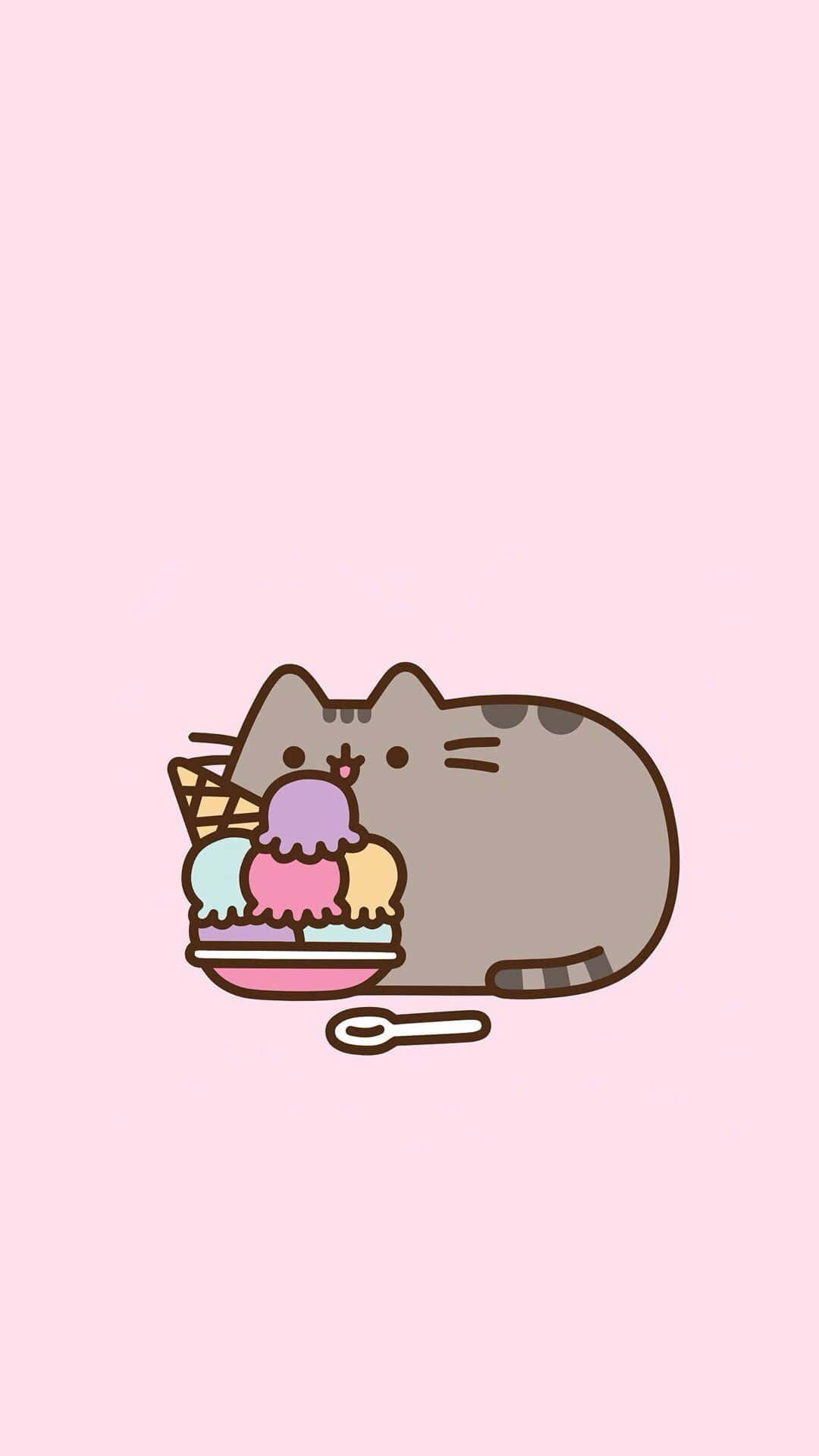 Pusheen 桌布 壁紙 — 一隻可愛的灰色卡通貓，配有一碗色彩繽紛的冰淇淋和一個勺子，背景是柔和的粉紅色。