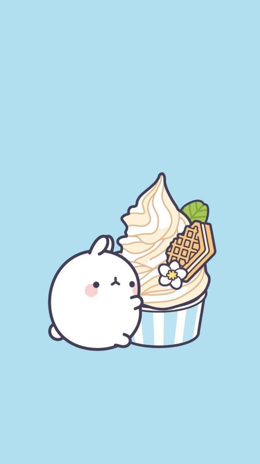 Kawaii Dessert 桌布 壁紙 — 一隻可愛的白兔角色在柔和的藍色背景上擁抱著一個頂部有窩夫和花朵的杯子蛋糕。