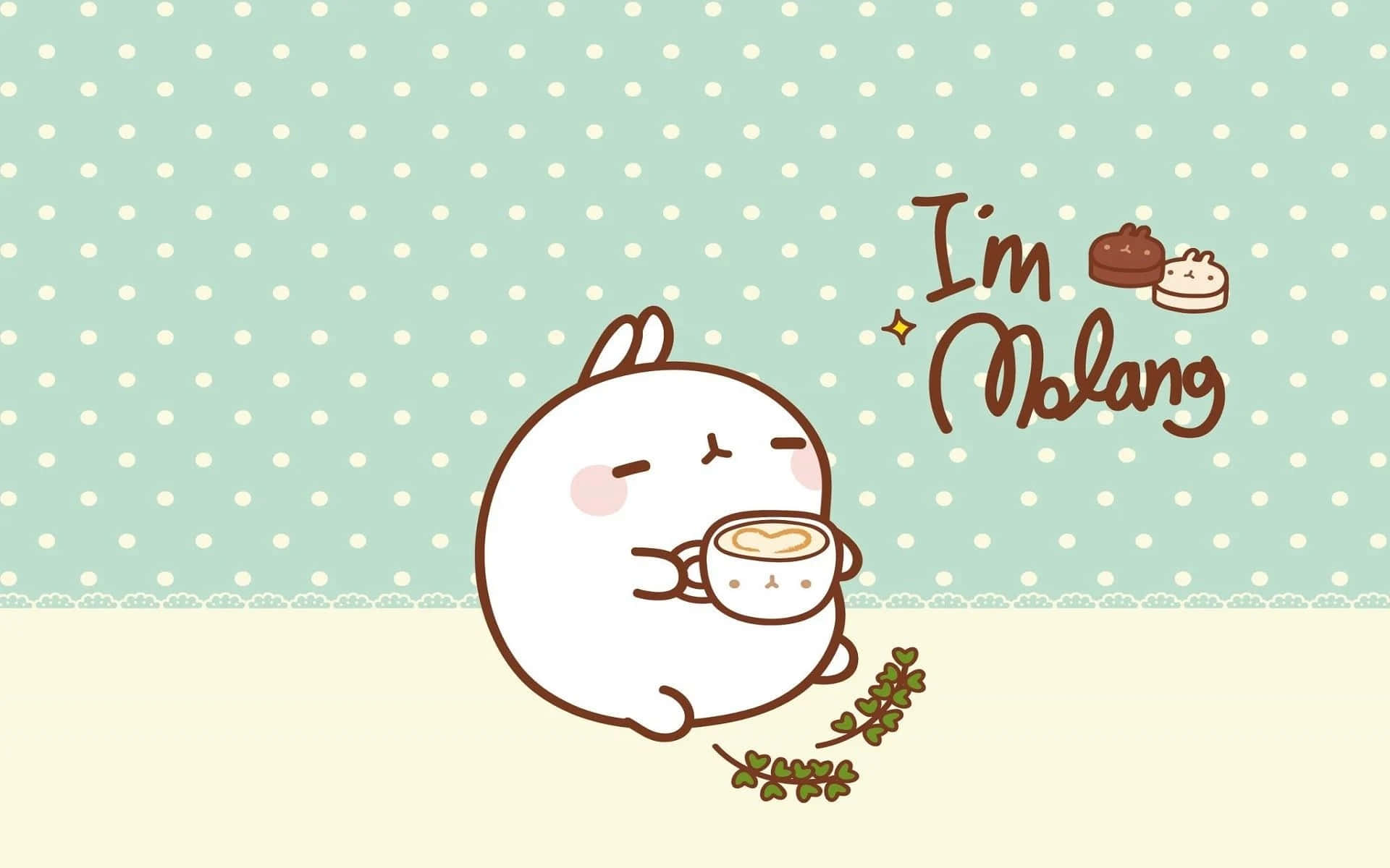 Cute Kawaii Japanese Characters 桌布 壁紙 — 一隻可愛的白色卡通兔在薄荷綠色圓點背景上微笑著喝咖啡。