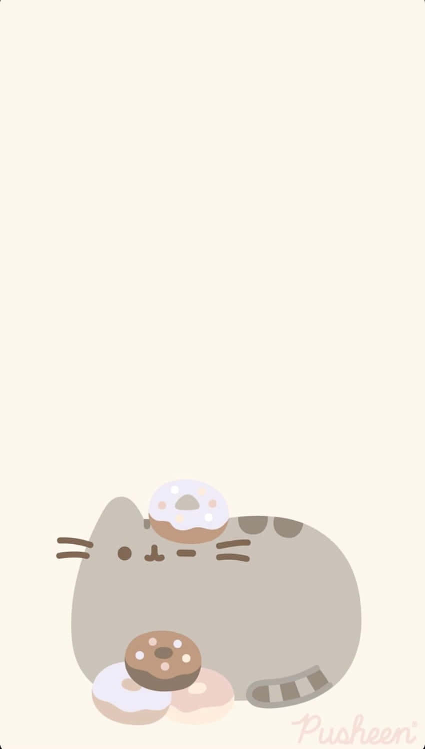 Cute Pusheen 桌布 壁紙 — 一隻圓潤的灰色貓咪，頭上頂著一個甜甜圈，周圍還有更多甜甜圈，背景是柔和的奶油色。