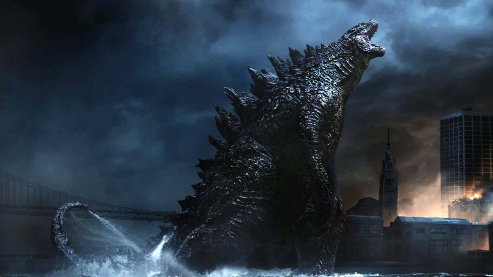 Godzilla 1954 桌布 壁紙 — 一隻巨大的哥斯拉從波濤洶湧的海水中出現，聳立在燃燒的城市景觀之上，天空陰暗而險惡。