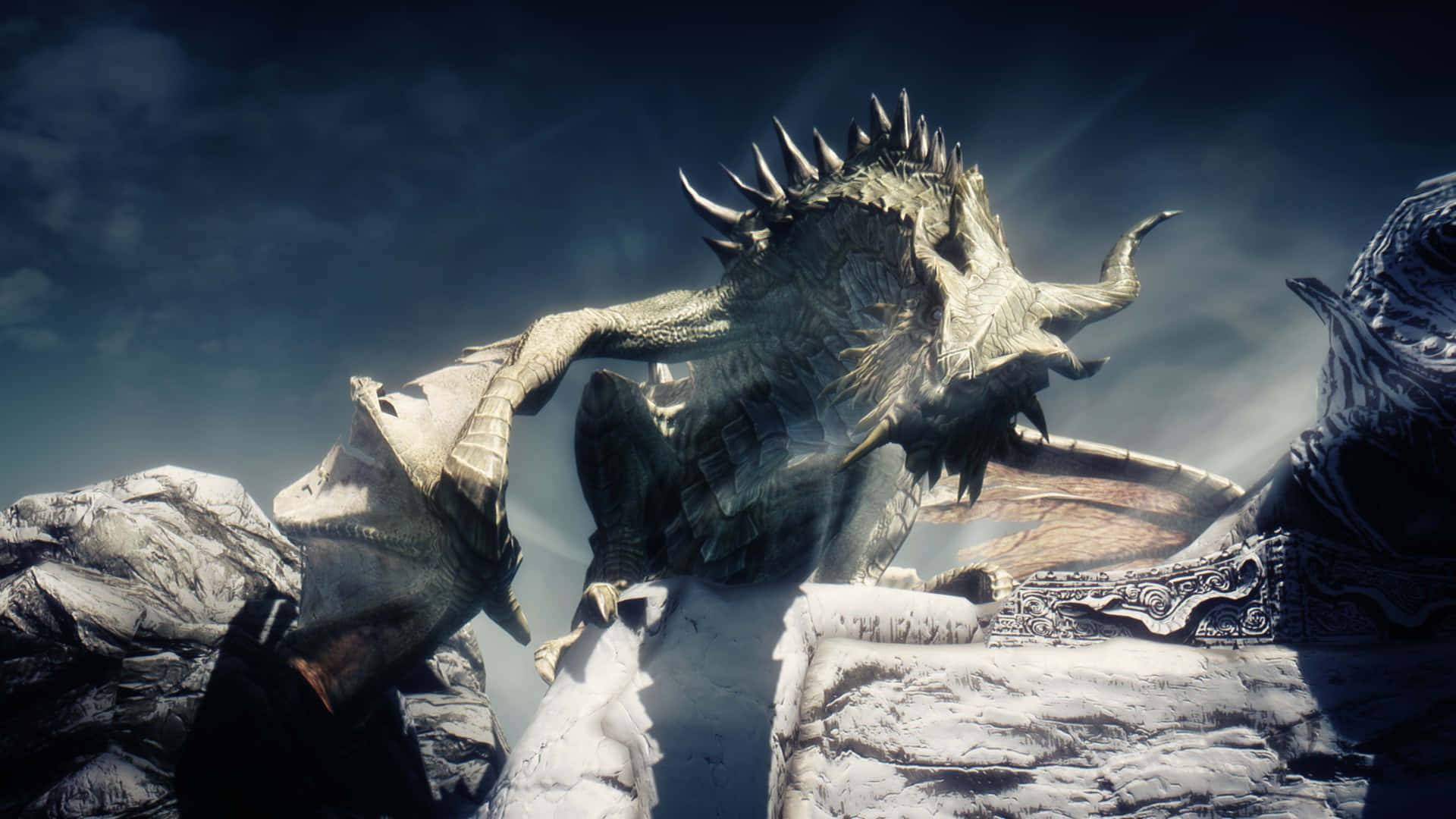 Skyrim Paarthurnax 桌布 壁紙 — 一隻巨大的帶刺龍，擁有冰凍翅膀，棲息在風暴天空下的雪崖上。