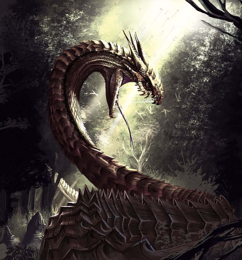 Harry Potter Basilisk 桌布 壁紙 — 一隻巨大的裝甲龍在霧氣瀰漫的森林中蜿蜒前行，陽光從其後方穿透樹冠。