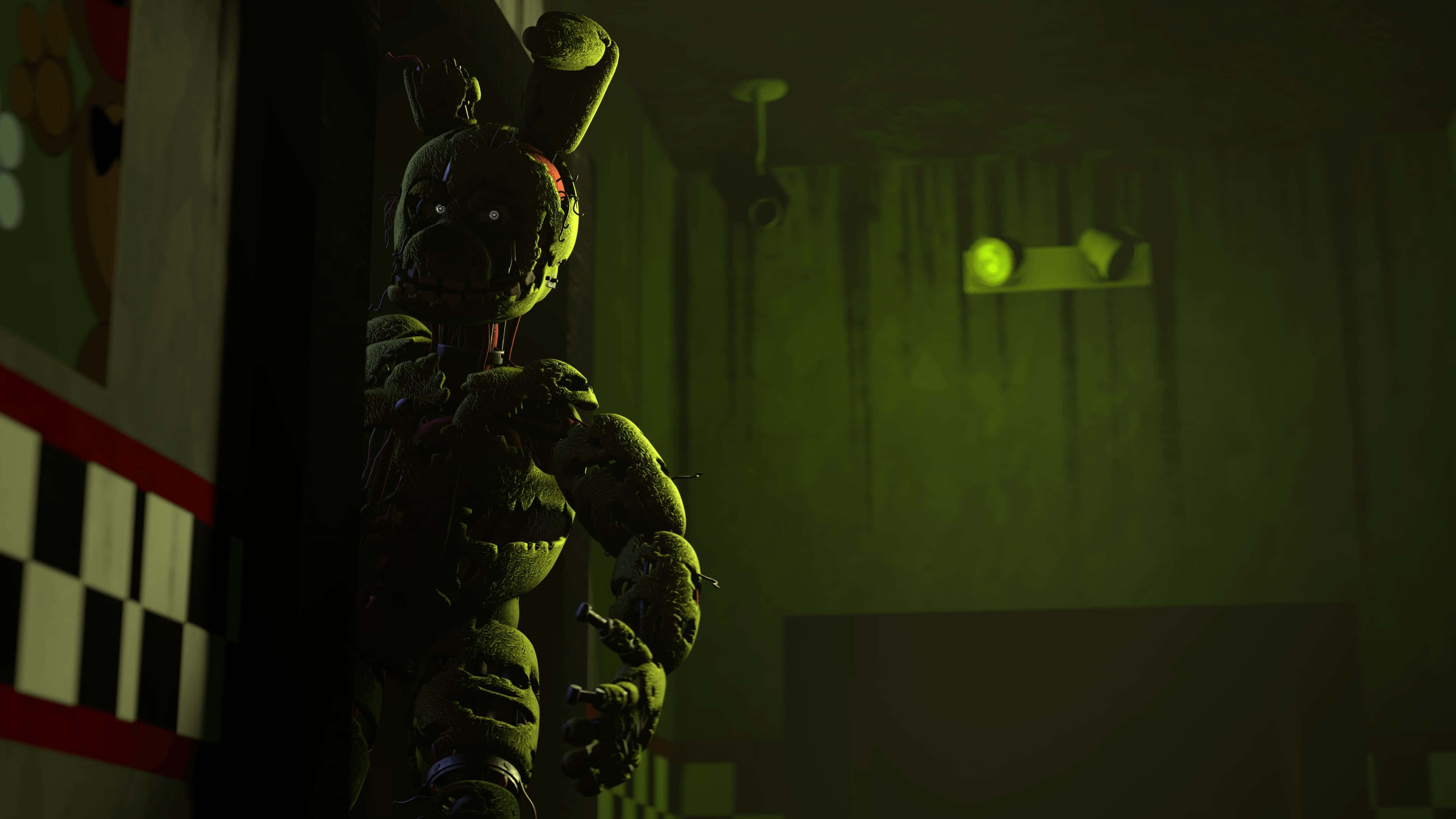 Springtrap 桌布 壁紙 — 一隻帶有發光眼睛的威脅性電子動畫兔子潛伏在光線昏暗的綠色房間，牆壁是格子圖案。