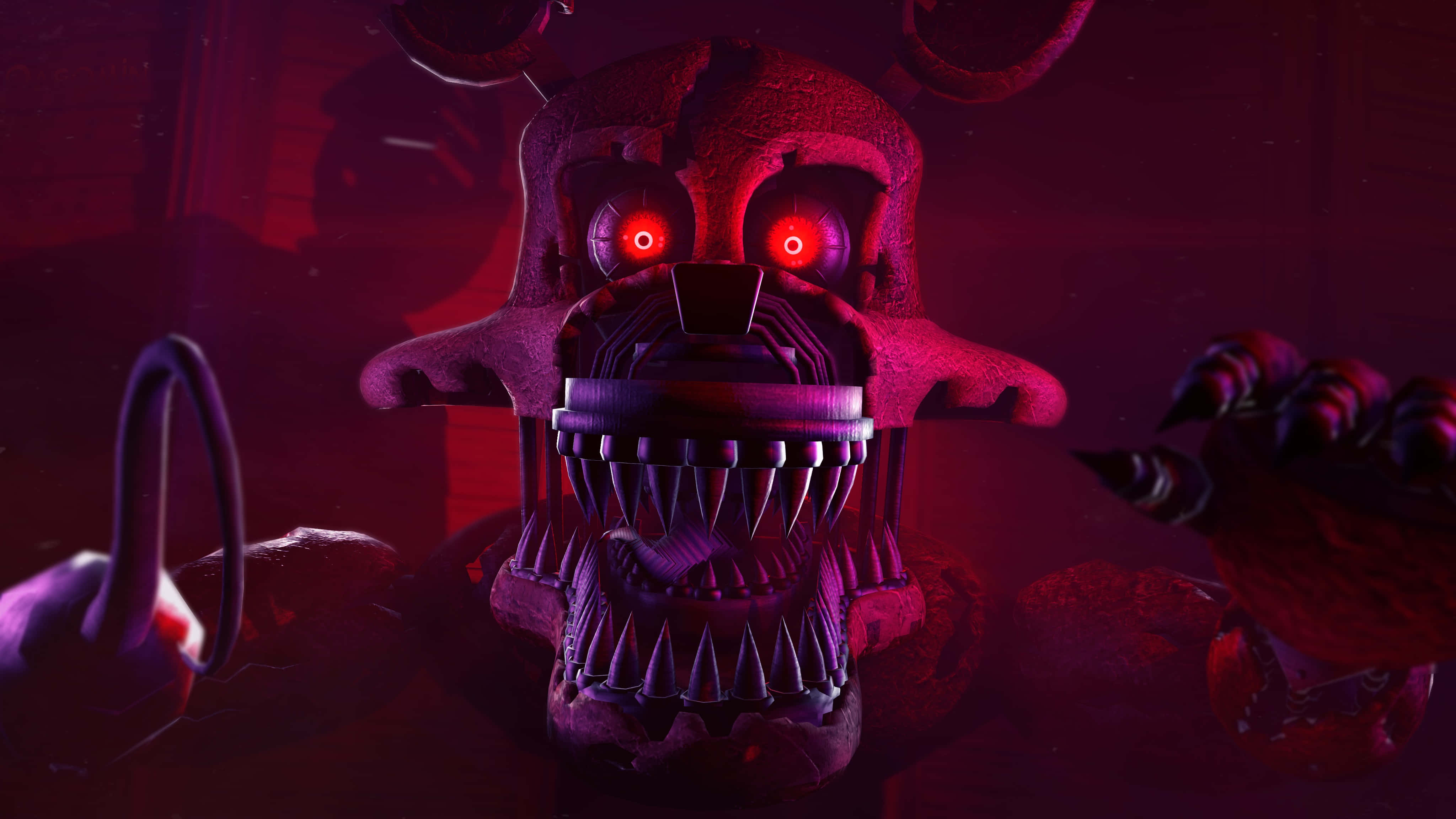 Fnaf Jumpscare 桌布 壁紙 — 一隻帶有發光紅眼和尖牙的威脅性電子熊，在昏暗的紅光房間中若隱若現。