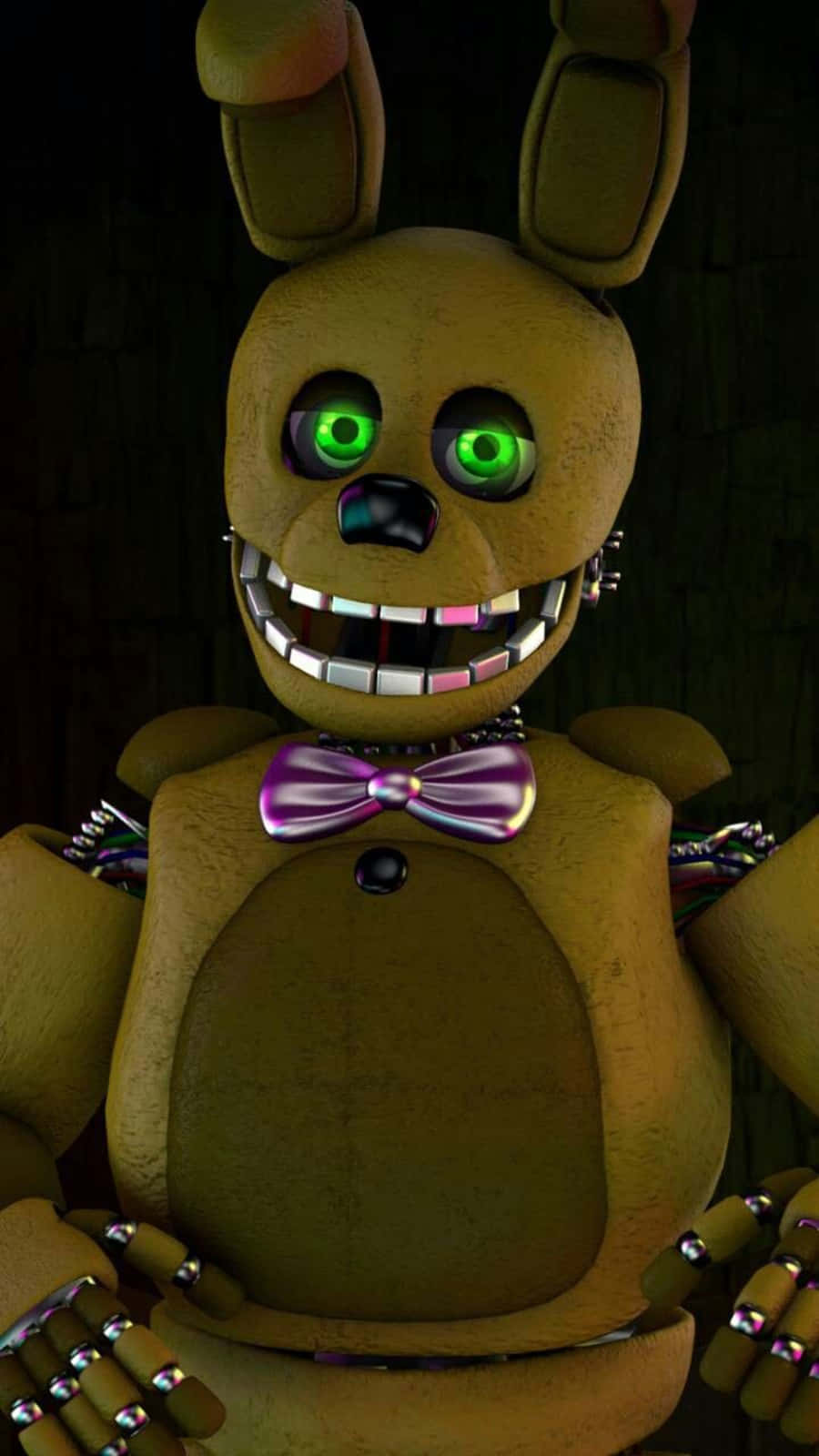 Springtrap 桌布 壁紙 — 一隻帶有發光綠色眼睛和寬闊露齒笑容的威脅性黃色電子兔，戴著紫色領結，背景是深色木質。