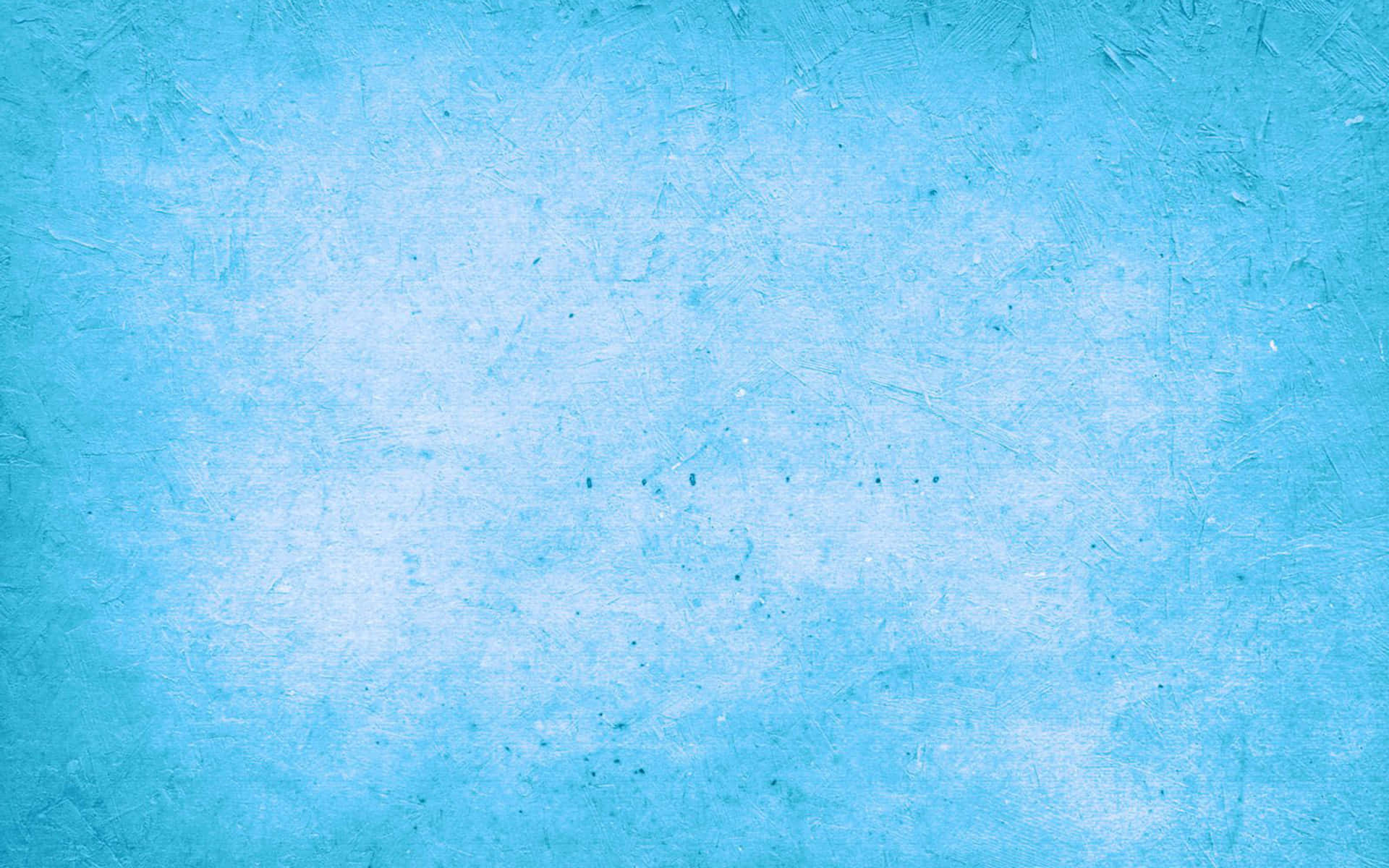一隻微笑的藍鳥在奇幻的白雲和湛藍天空背景下傲然挺立 壁紙