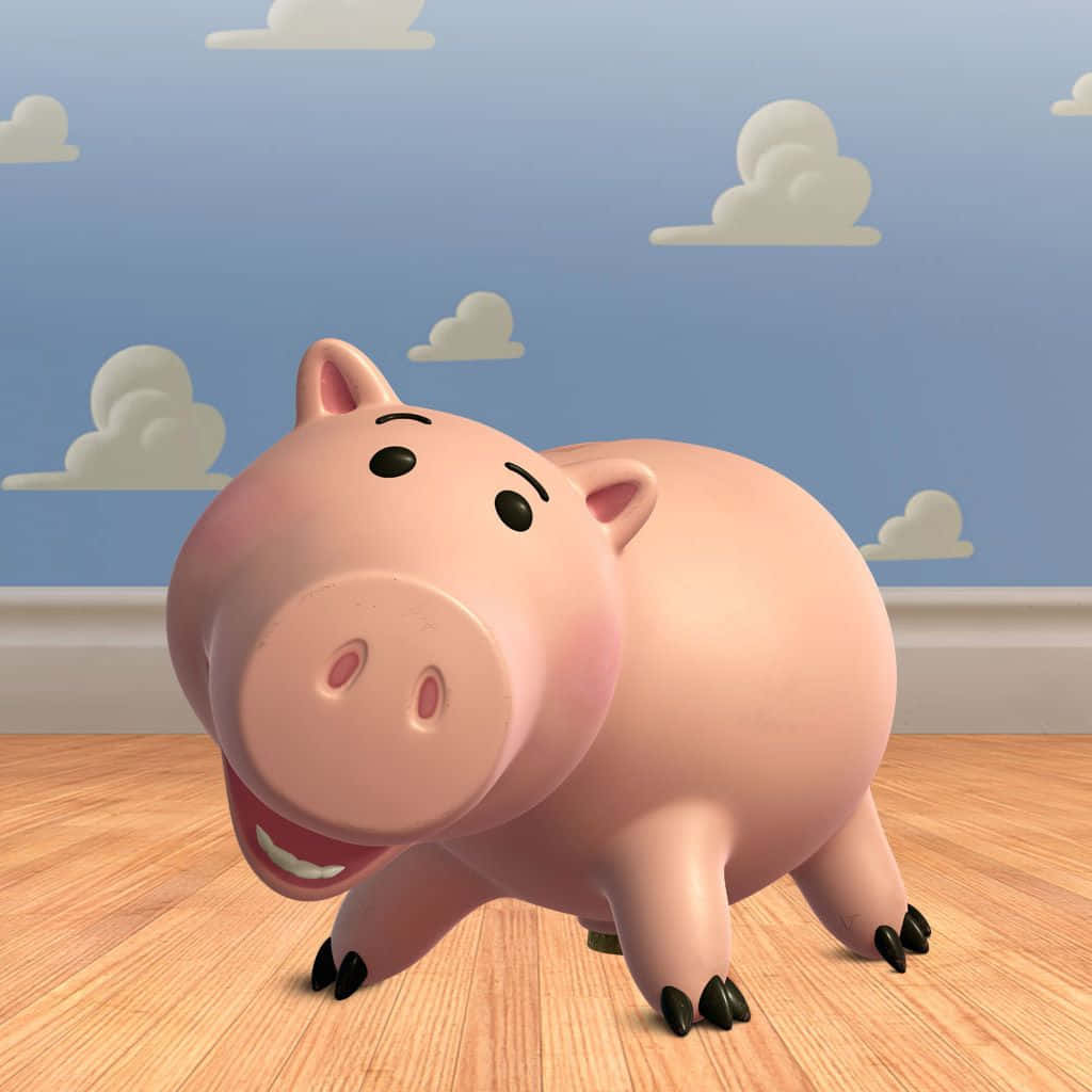 Piggy 桌布 壁紙 — 一隻快樂的粉紅色卡通豬，黑色蹄子，站在木地板上，背景是藍天白雲牆紙。