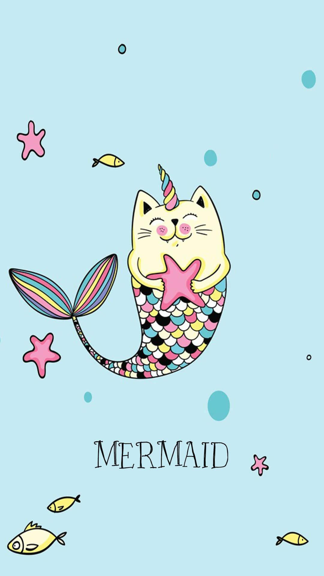 Kawaii Mermaid 桌布 壁紙 — 一隻快樂的貓美人魚，擁有彩虹尾巴和獨角獸角，在淺藍色背景上拿著粉紅色海星，背景有魚和泡泡。