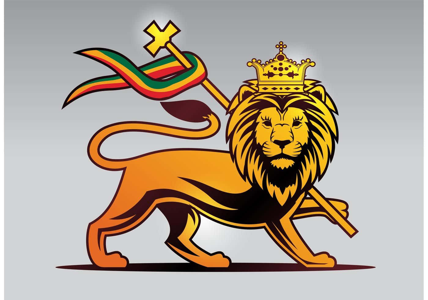 Lion Of Judah 桌布 壁紙 — 一隻戴著皇冠、手持掛有拉斯塔法里旗幟的權杖的威嚴金色獅子，背景為純灰色。