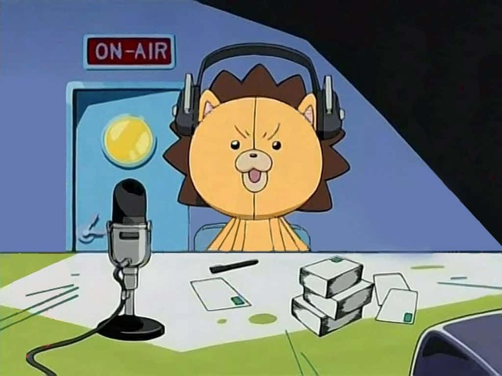 Bleach Kon 桌布 壁紙 — 一隻戴著耳機的卡通獅子在標有 'ON-AIR' 的電台錄音室中，充滿活力地對著咪高峰廣播。