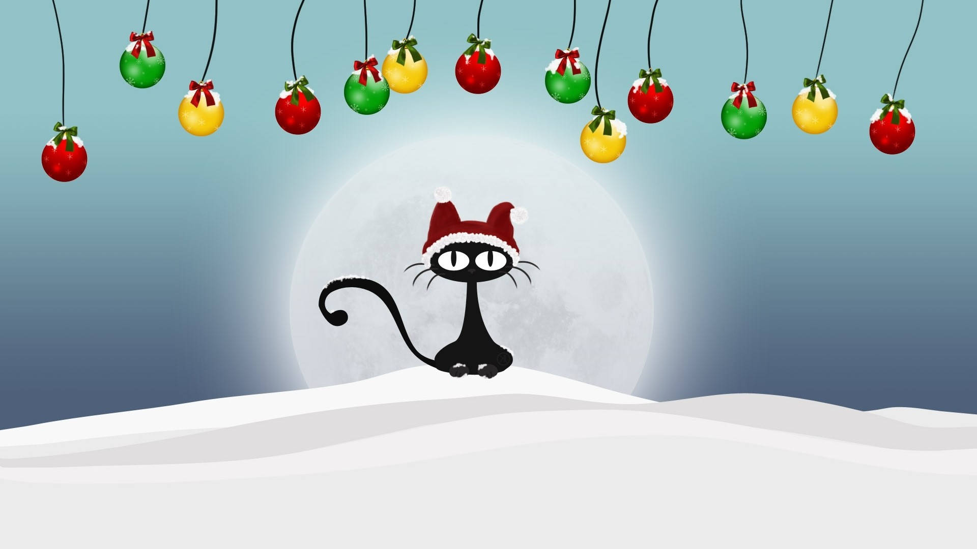 Cute Cat 桌布 壁紙 — 一隻戴著聖誕老人帽的黑貓坐在雪山上，滿月下掛著紅色和綠色的聖誕裝飾。