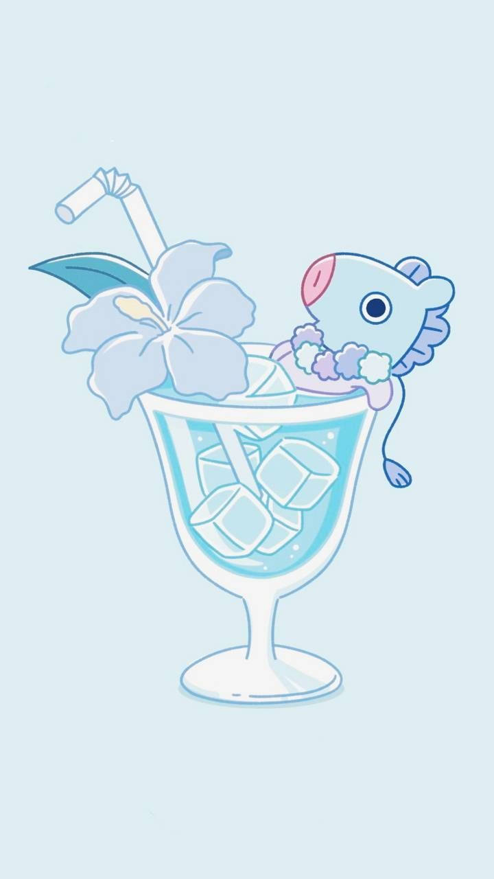 BT21 桌布 壁紙 — 一隻戴著花環的可愛藍色卡通老鼠坐在一杯有吸管和芙蓉花裝飾的冰藍色飲料中。