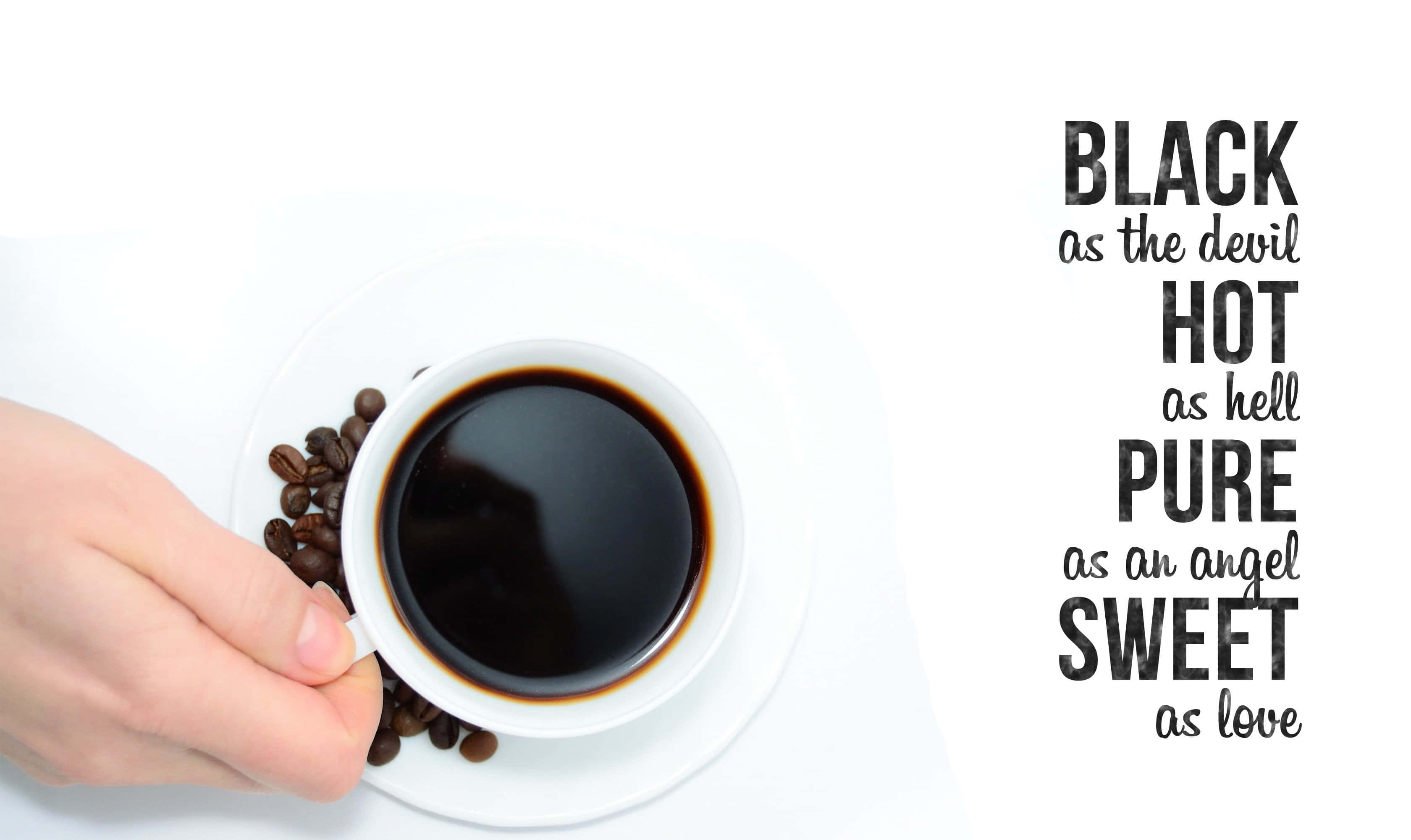 Black Coffee 桌布 壁紙 — 一隻手拿著一杯白色杯裝的黑咖啡，旁邊有烘焙過的咖啡豆，並以粗體文字讚揚其品質，背景為純白色。