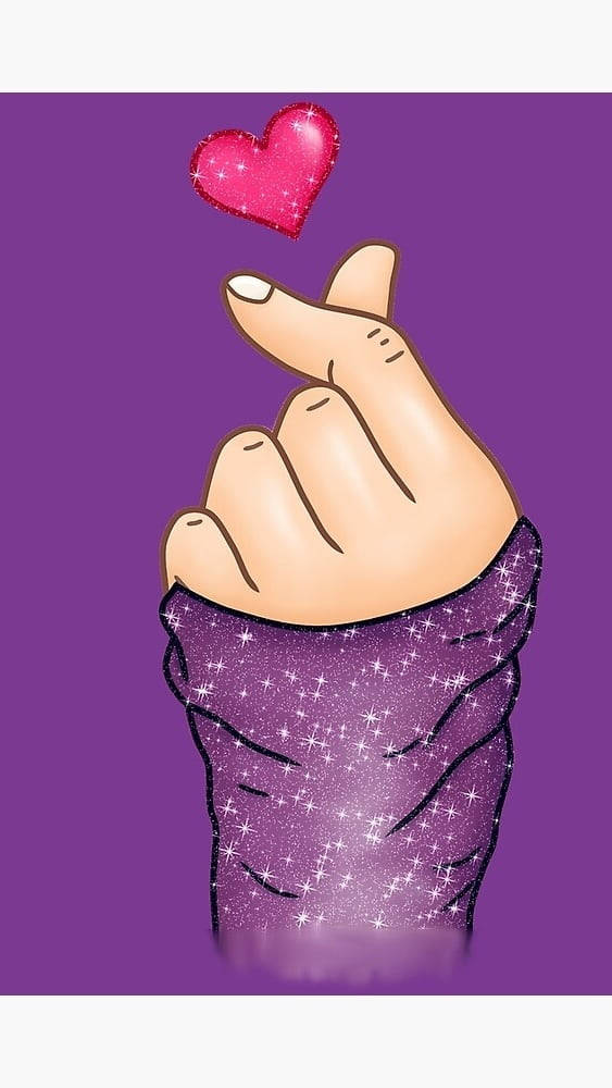 Violet 桌布 壁紙 — 一隻手穿著閃亮紫色袖子，用手指做出心形手勢，同時一個閃閃發光的粉紅色心形漂浮在上方。
