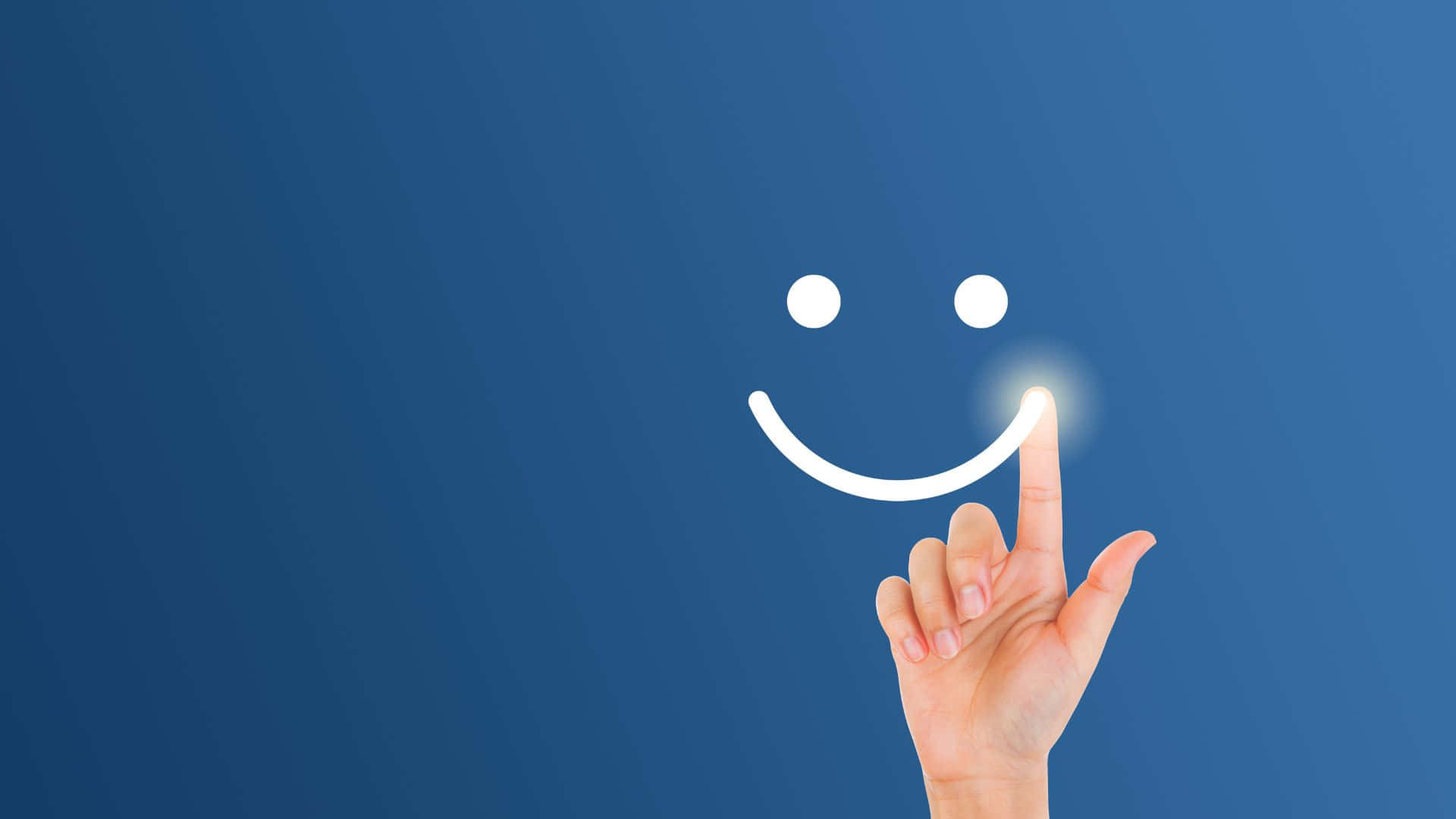 Smiley 桌布 壁紙 — 一隻手輕輕點擊一個發光的白色笑臉圖標，背景為漸變藍色。