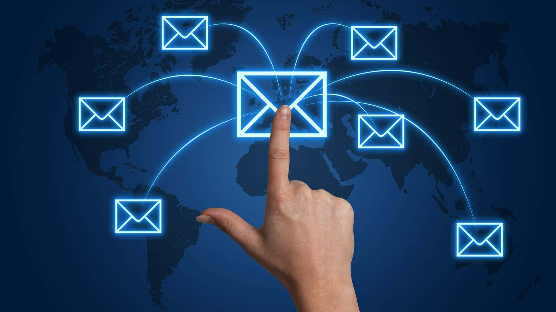 Email 桌布 壁紙 — 一隻手輕點一個發光的電子郵件圖標，通過光跡連接到黑暗世界地圖上的全球郵件符號。