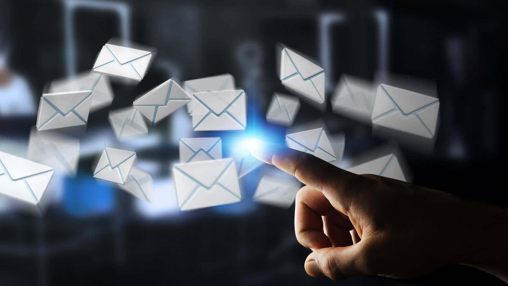 Email 桌布 壁紙 — 一隻手點擊發光的藍色按鈕，觸發在黑暗數位介面中漂浮的白色電子郵件圖示。