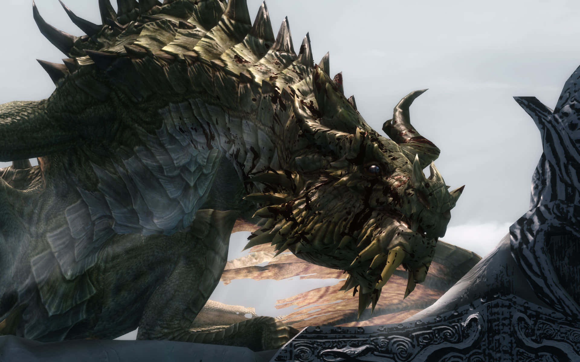 Skyrim Paarthurnax 桌布 壁紙 — 一隻擁有尖刺鱗片和發光眼睛的巨大裝甲龍，在迷霧籠罩、荒涼的景觀中，聳立於石造建築之上。