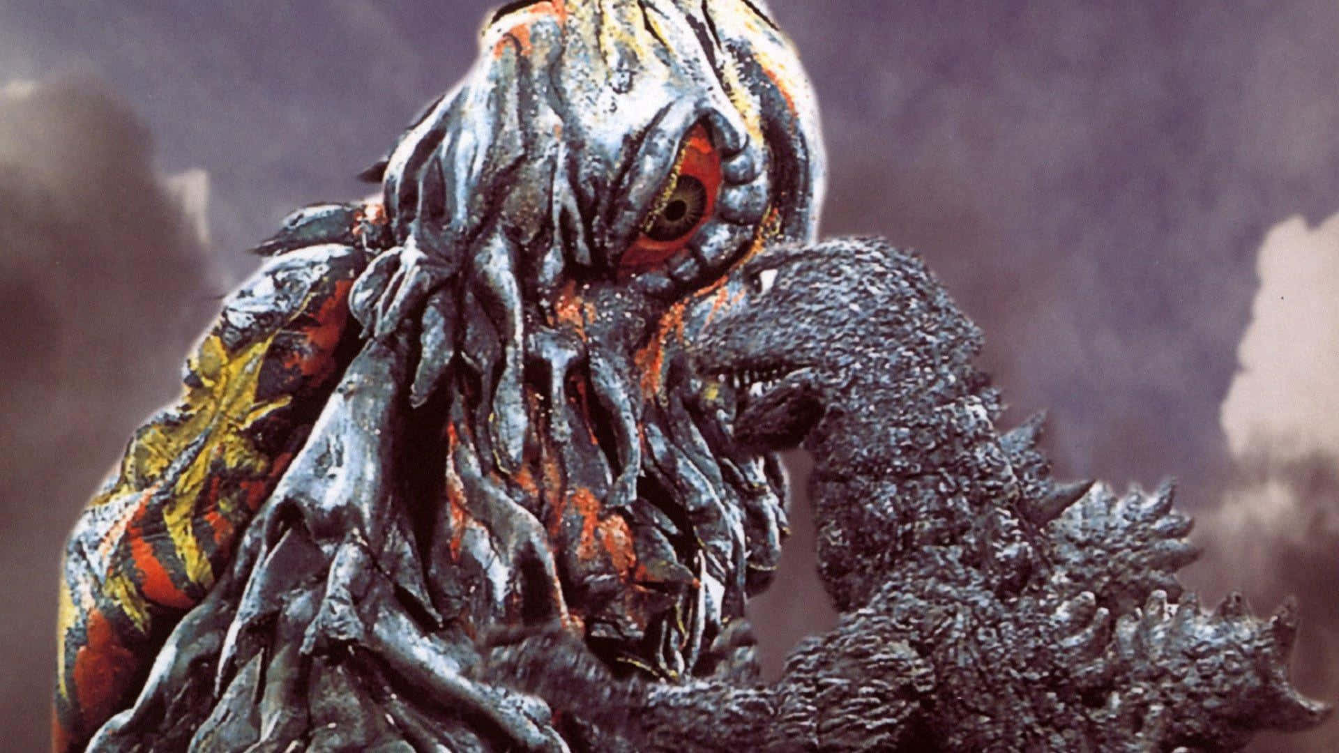 Godzilla Vs Hedorah 桌布 壁紙 — 一隻擁有熔岩般皮膚和發光紅眼的怪獸卡伊獸，在煙霧瀰漫的末日天空中與哥斯拉戰鬥。