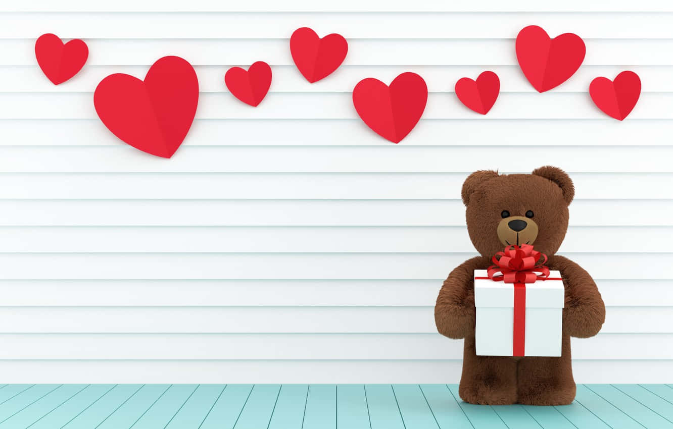 Cute Hearts 桌布 壁紙 — 一隻棕色泰迪熊拿著一個帶有紅色絲帶的白色禮物盒，背景是裝飾著紅色紙心的白色板條牆。