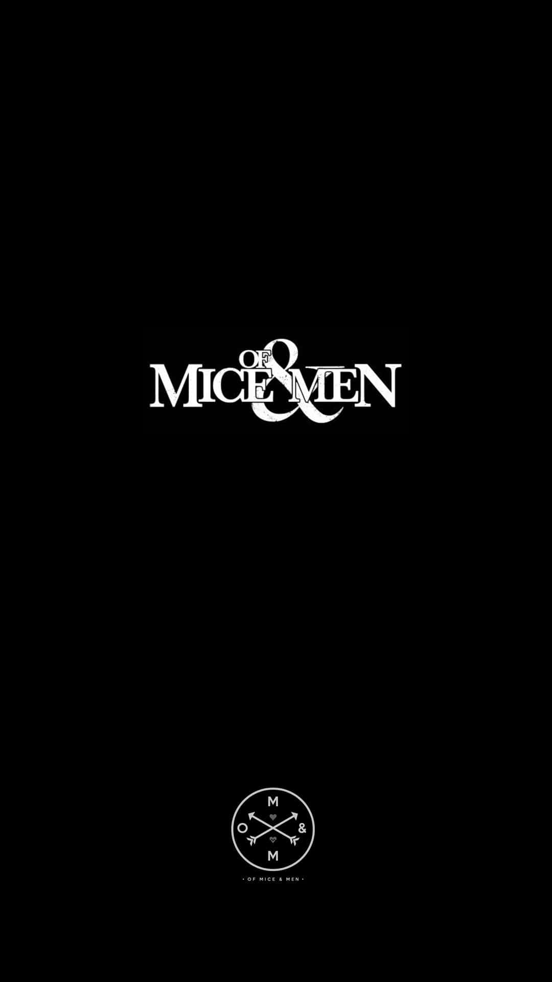 一隻男子的手握著Manly iPhone 壁紙 — 粗體白色字體拼寫「OF MICE & MEN」，居中於樸素黑色背景上，下方有一個圓形標誌。