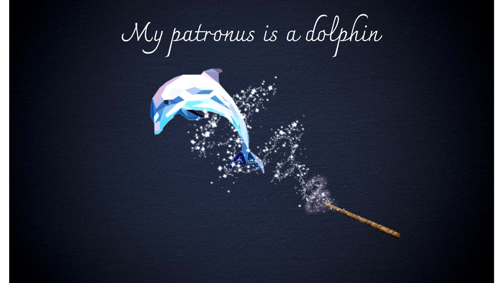 Patronus 桌布 壁紙 — 一隻發光的藍色幾何海豚從閃閃發光的魔杖中躍出，背景為深色紋理並帶有草書文字。
