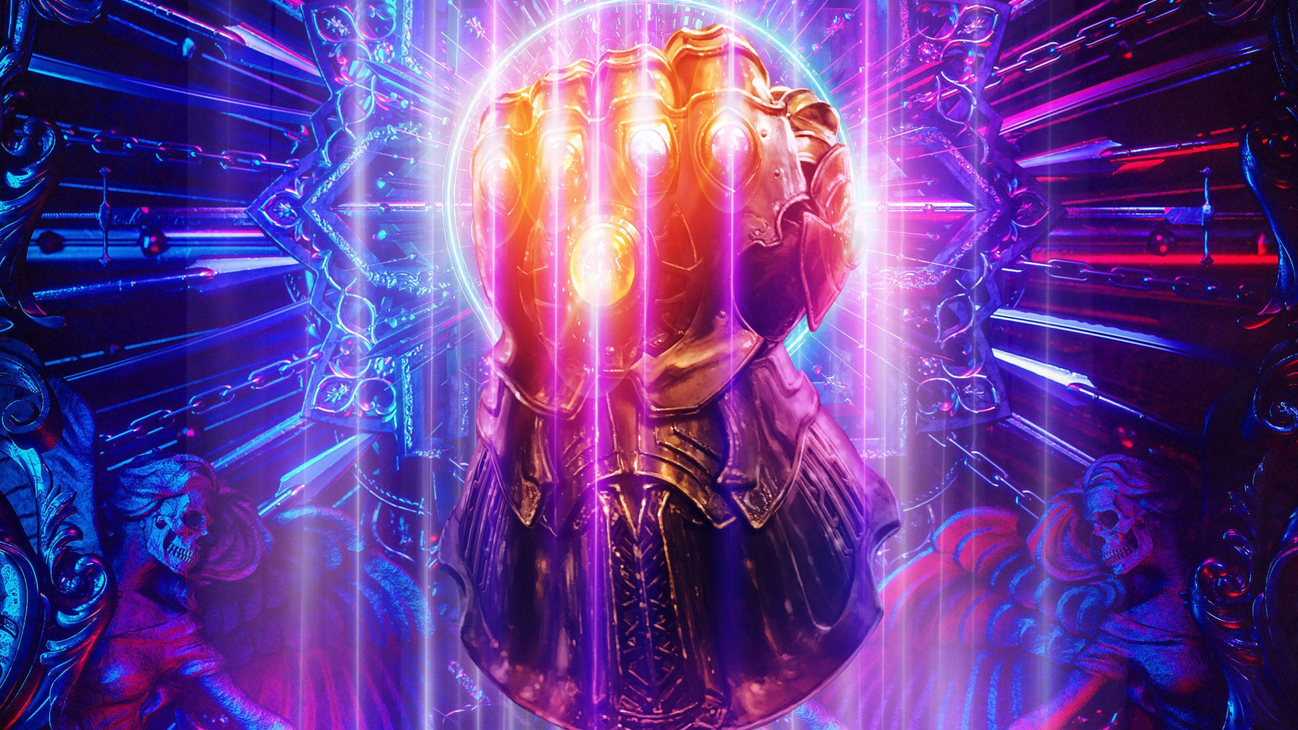 infinity 桌布 壁紙 — 一隻發光的金色手套在黑暗的宇宙背景下散發出強烈的光芒，周圍有紫色和藍色的能量光束和骷髏頭。