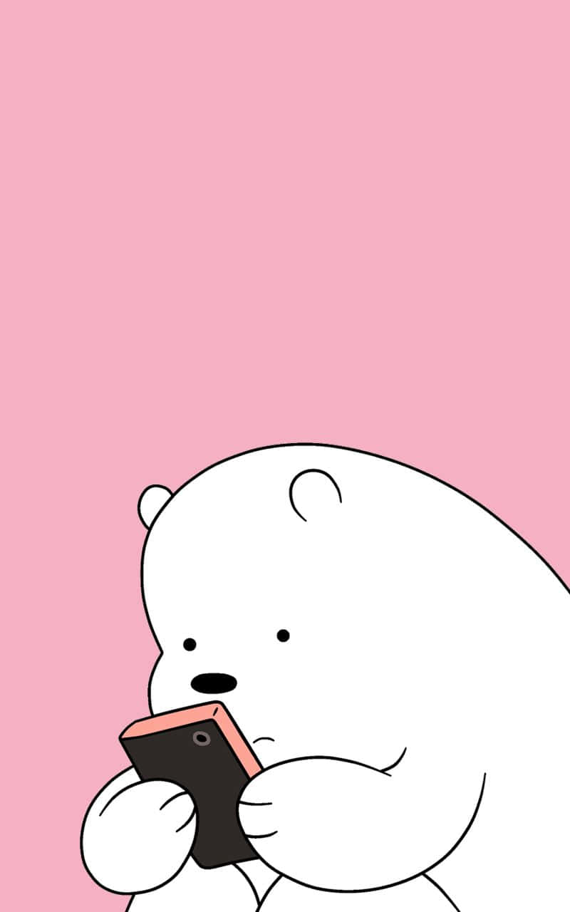 Cartoon Polar Bear 桌布 壁紙 — 一隻白色卡通熊在粉紅色背景上，專注地拿著電話。