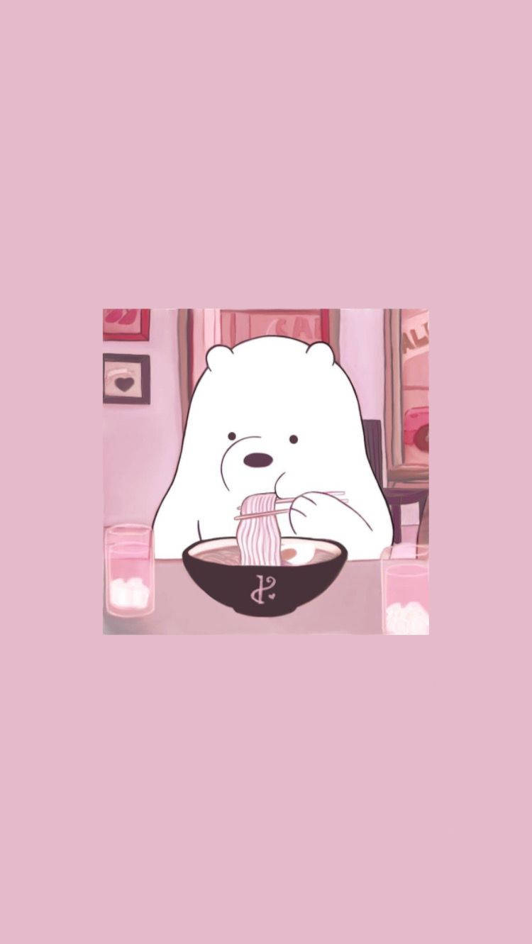 We Bare Bears 桌布 壁紙 — 一隻白色卡通熊在舒適的房間裡，用筷子在粉紅色的桌子上吃麵條。