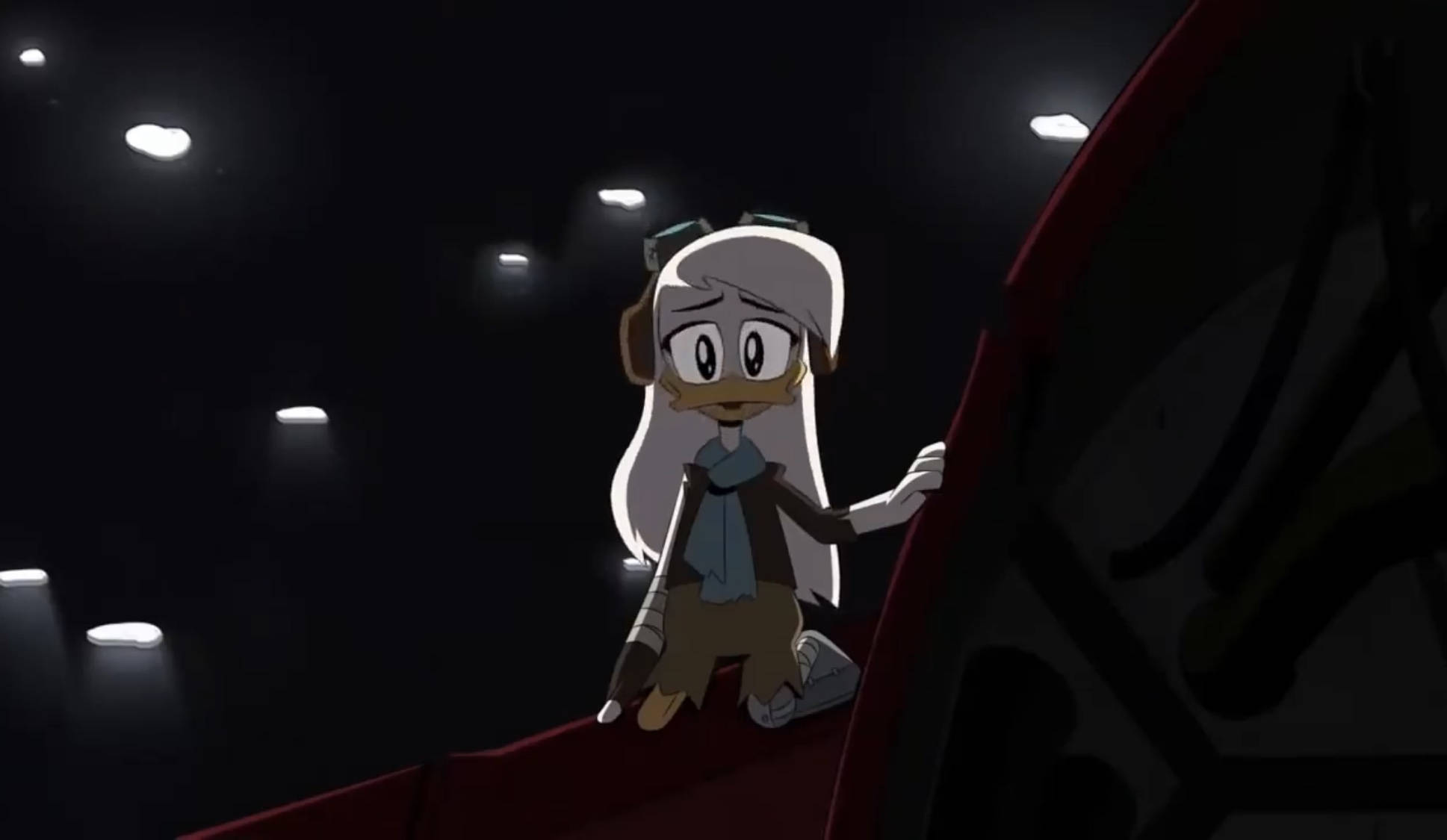 DuckTales Della Duck 壁紙 — 一隻白髮戴眼鏡的動畫鴨子角色，在黑暗場地的明亮聚光燈下站在紅色邊緣上。