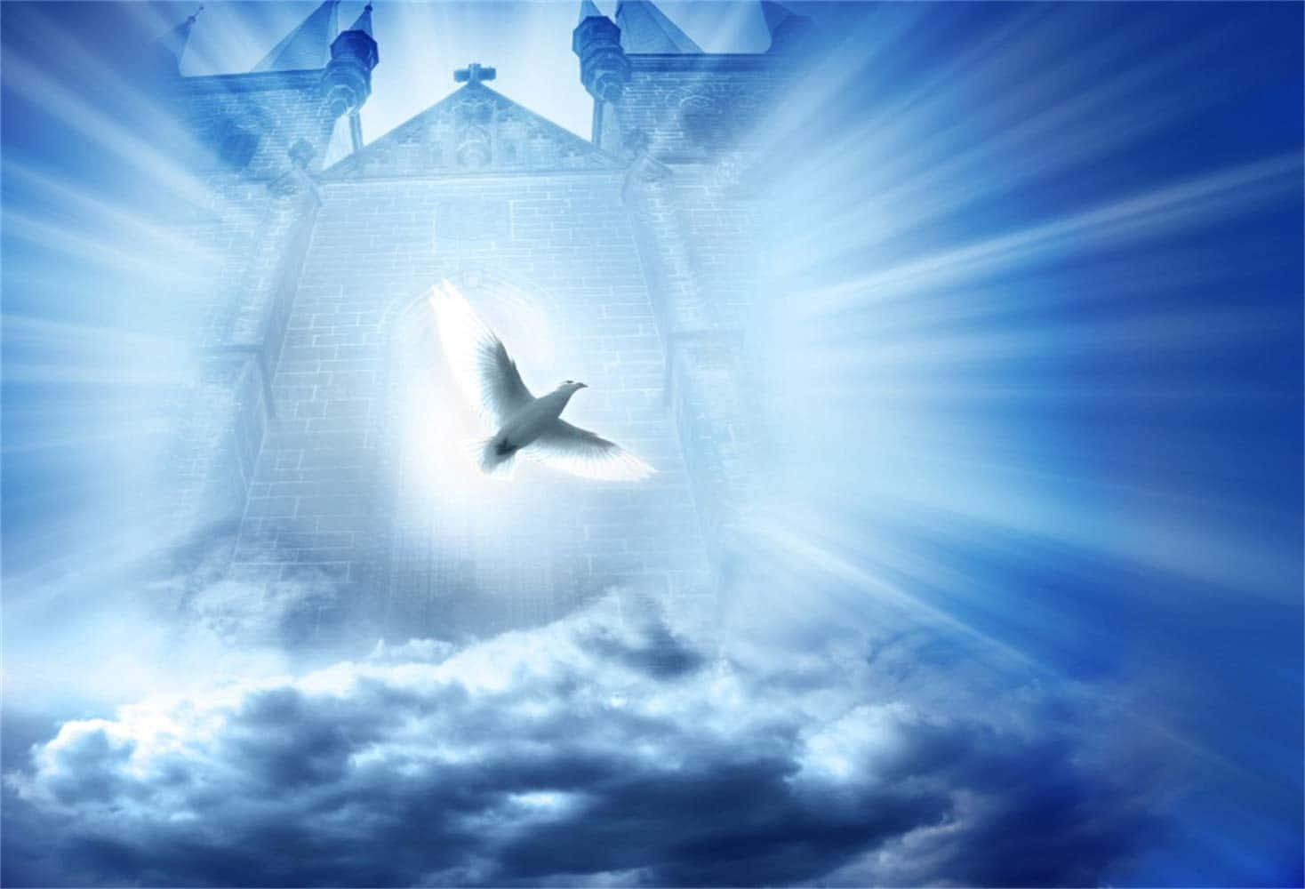 spirit 桌布 壁紙 — 一隻白鴿在從教堂拱門射出的耀眼藍光中翱翔，上方是暴風雨雲層。