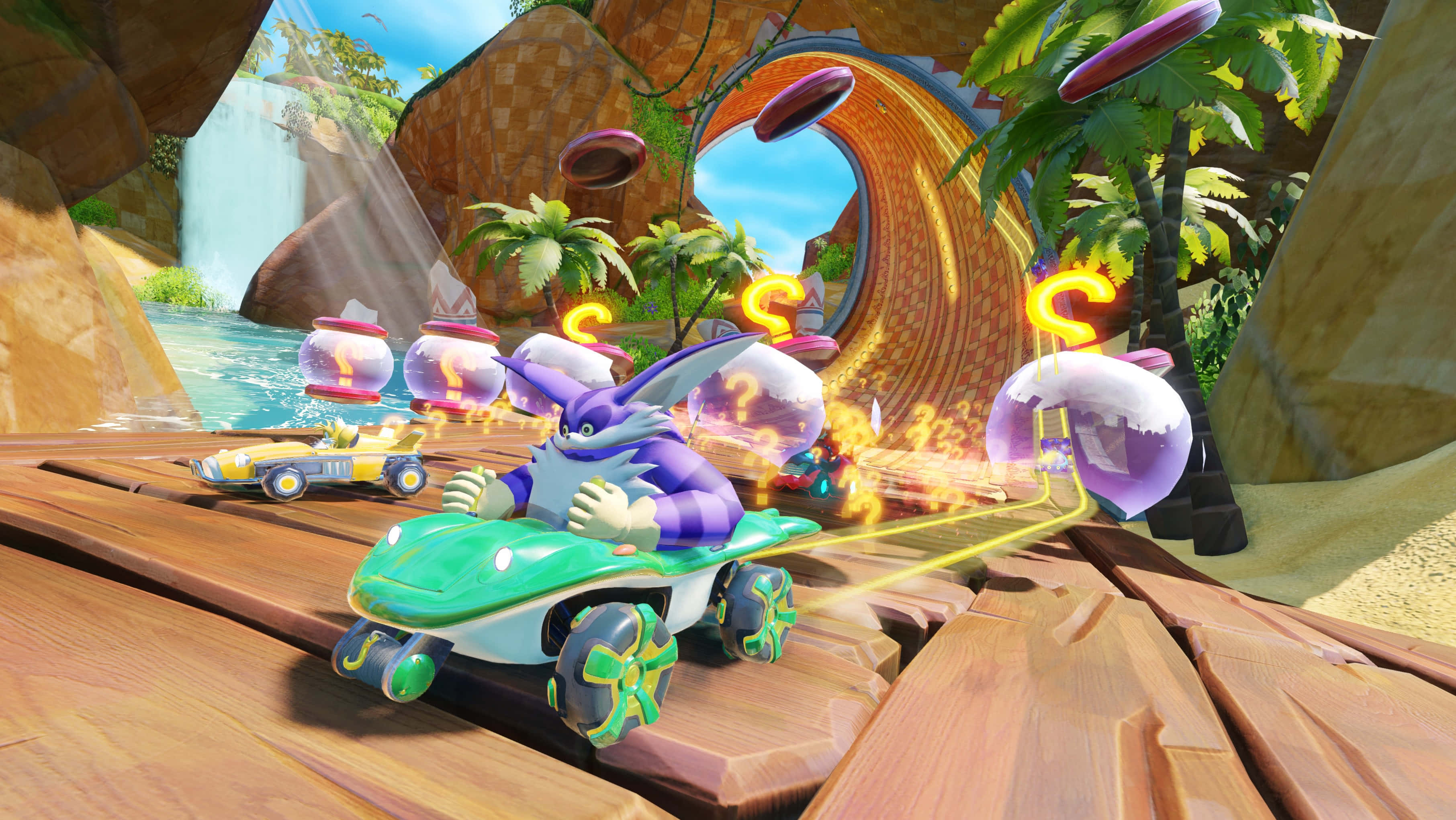 Sonic Battle Racers 桌布 壁紙 — 一隻紫色兔仔駕駛綠色卡丁車穿過熱帶峽谷，有瀑布和漂浮的問號圈。