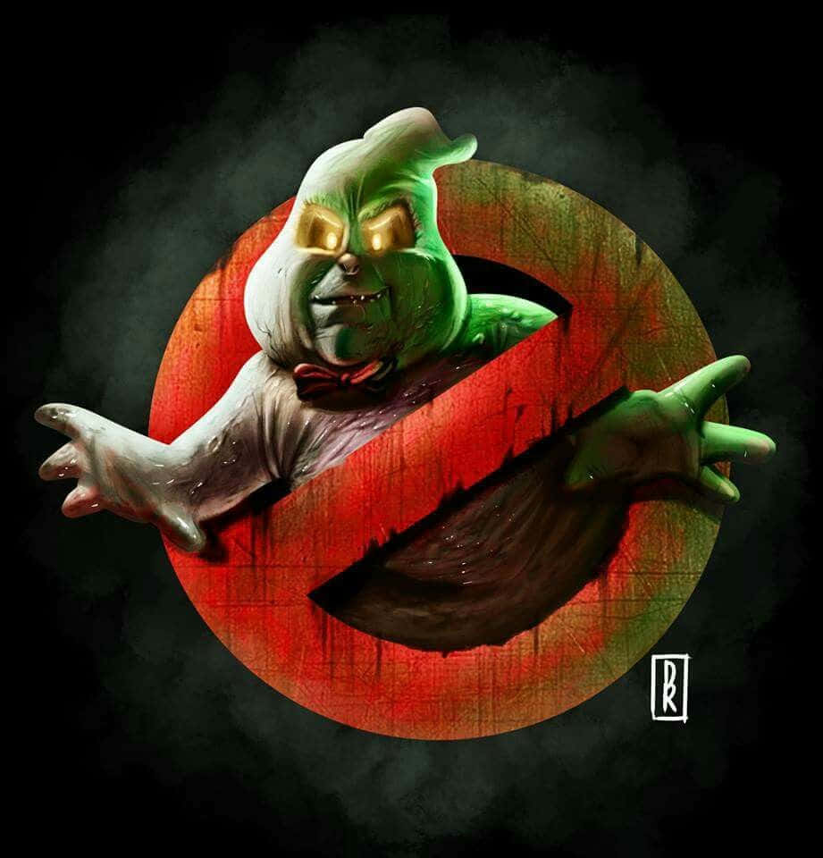 Ghostbusters 桌布 壁紙 — 一隻綠色鬼魂，眼睛發光，戴著紅色蝴蝶結，從一個破裂的紅色圓形標誌中出現，背景是黑暗煙霧繚繞。