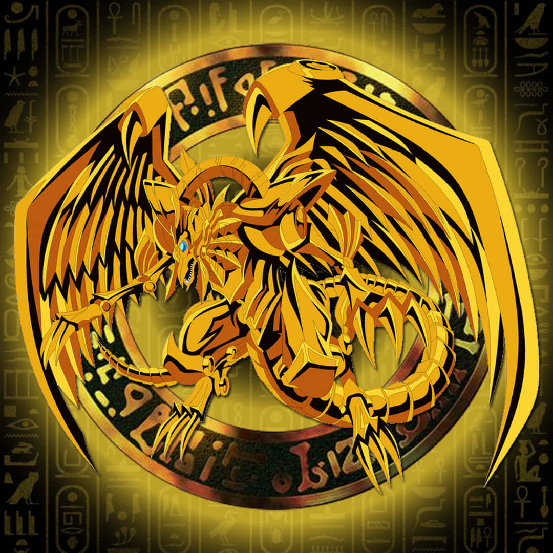 The Winged Dragon Of Ra 桌布 壁紙 — 一隻金色有翼的龍，擁有鋒利的爪子和發光的藍色眼睛，在古埃及象形文字圓圈內咆哮。