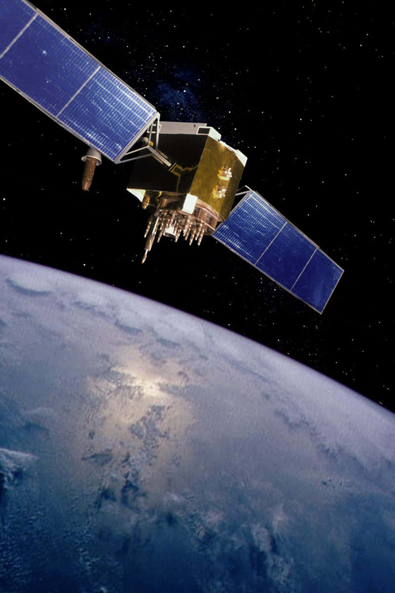 帶有太陽能板的衛星繞地球運行