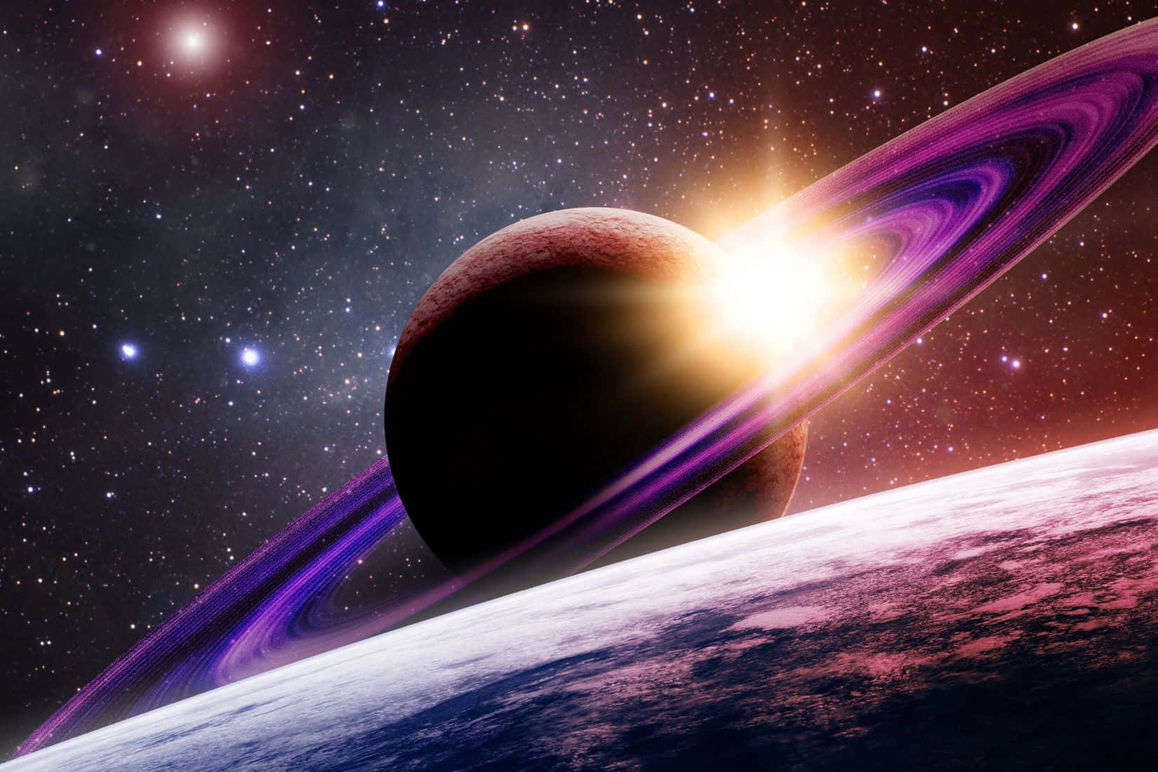 土星 桌布 壁紙 — 一顆雄偉的環狀行星在發光，一顆燦爛的太陽刺穿它的輪廓，背景是星光熠熠的宇宙。