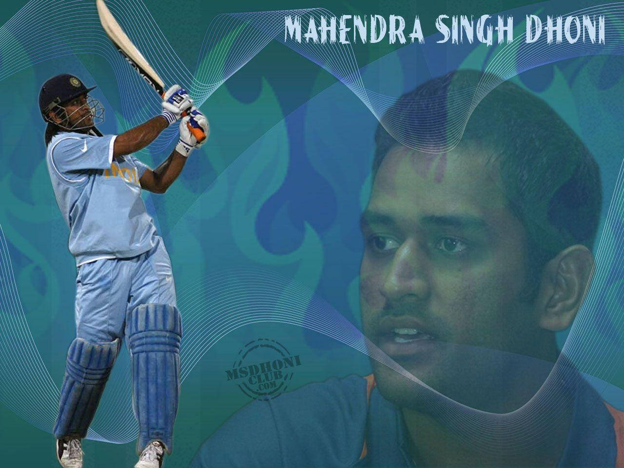 丁尼印度隊隊長 壁紙 — 板球傳奇 Mahendra Singh Dhoni 以擊球姿勢站在他的肖像旁邊，背景為帶有漩渦線條的藍綠色抽象背景。