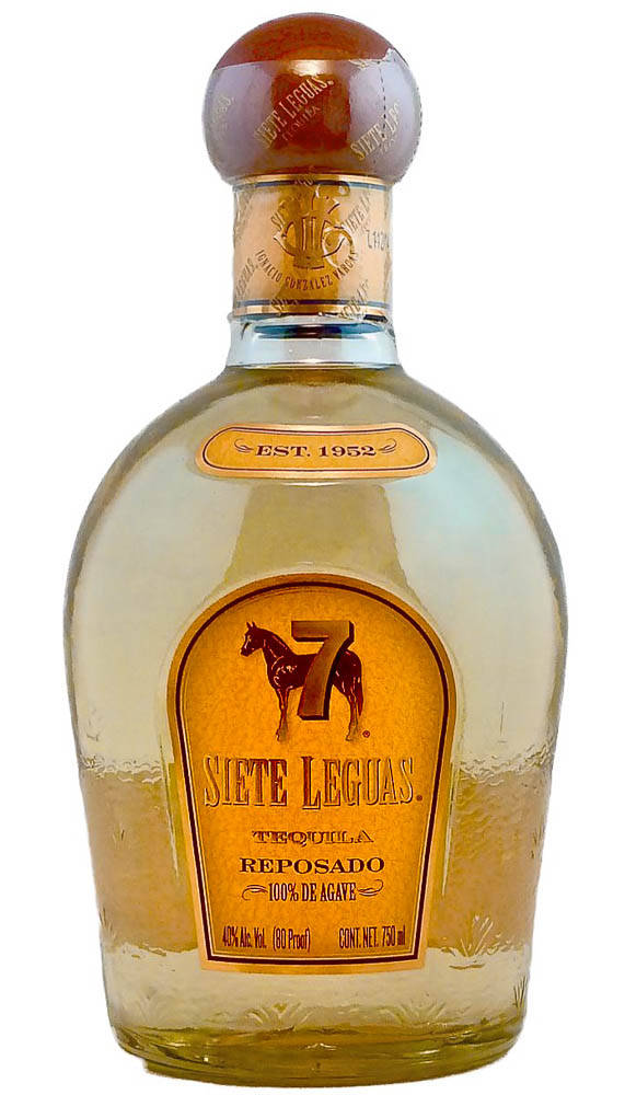 帶有馬標誌和木蓋的Siete Leguas Reposado龍舌蘭酒瓶。