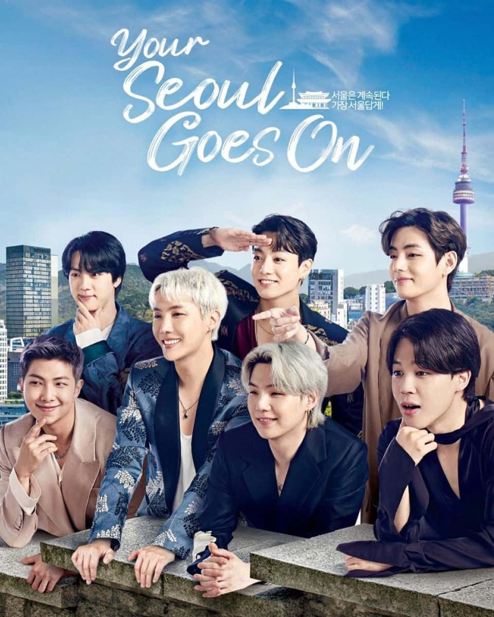 Bts Endorsements 桌布 壁紙 — 七位時尚的K-pop偶像在石壆上愉快地擺姿勢，背景是首爾天際線，包括N首爾塔和現代建築，在明亮的藍天下。
