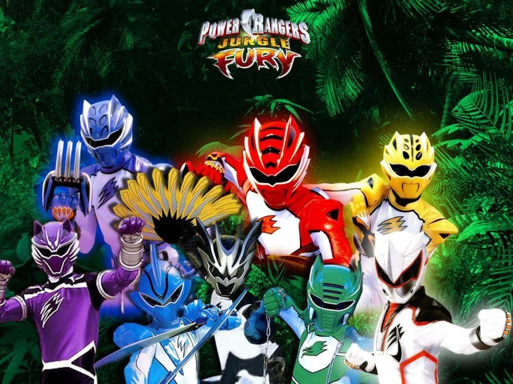 Power Rangers 桌布 壁紙 — 七位身穿彩色戰衣的Power Rangers在茂密叢林中英勇站立，帶有發光效果。