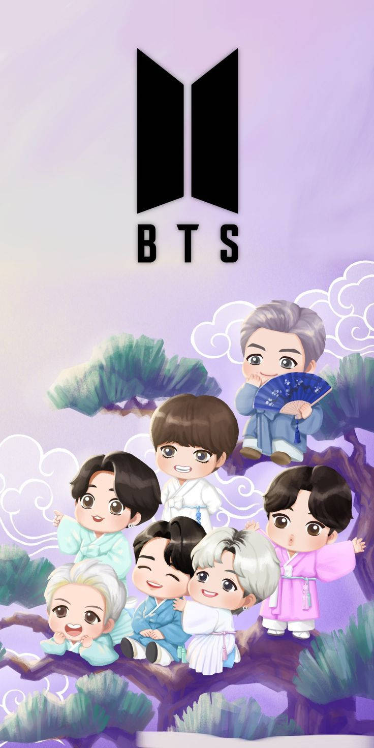 BTS標誌 桌布 壁紙 — 七個Q版風格的BTS成員穿著傳統韓國韓服坐在樹枝上，背景是帶有雲朵的柔和紫色天空，上方有BTS標誌。