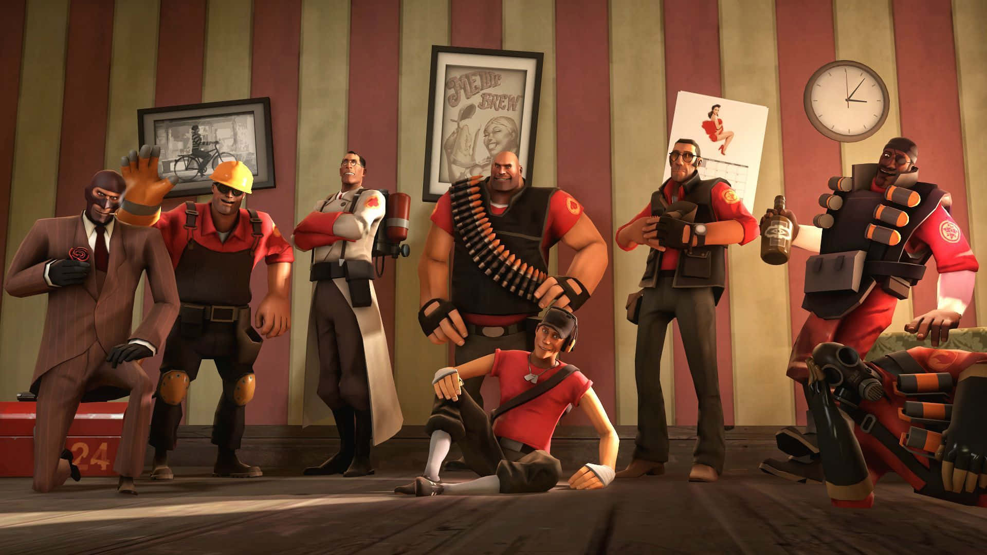 Team Fortress 2 Characters 桌布 壁紙 — 七個動畫化的《鬥陣特攻》角色穿著紅色和黑色裝備，在一個條紋房間裡自信地擺姿勢，房間裡有裱框海報和一個時鐘。