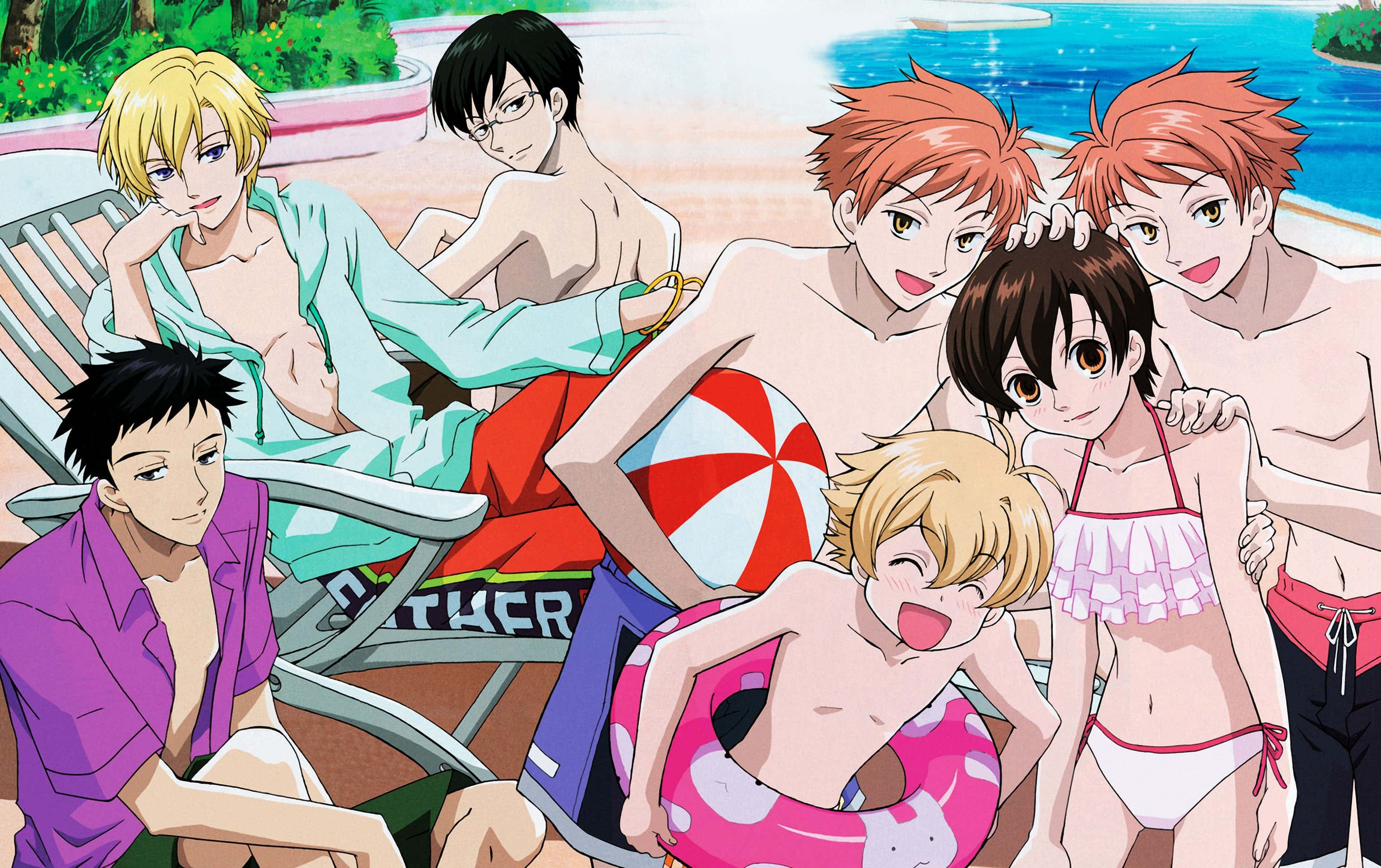 ouran high school host club 桌布 壁紙 — 七個穿著泳裝的動漫青少年在泳池邊放鬆玩耍，配有沙灘椅和條紋沙灘球。