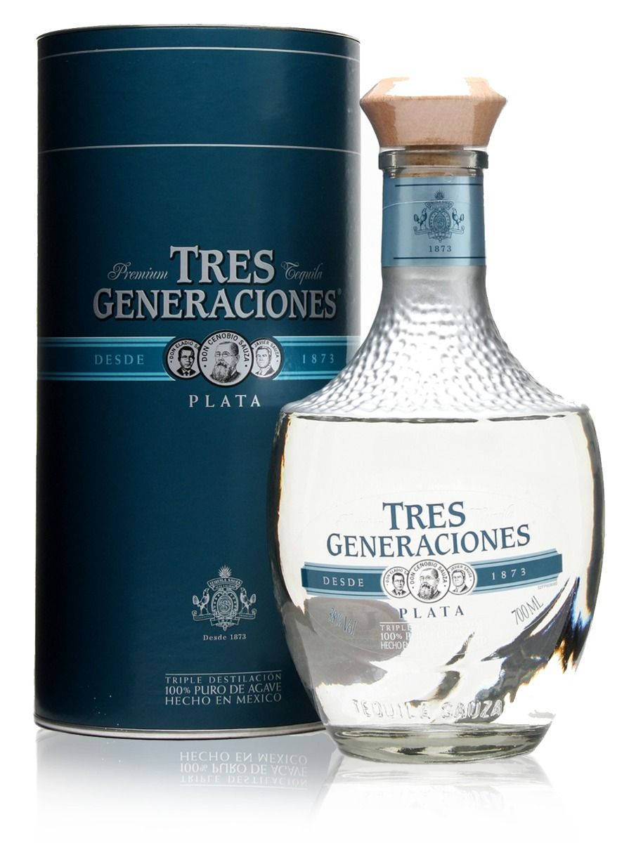 優質 Tres Generaciones Plata 龍舌蘭酒瓶及包裝，置於白色表面上。