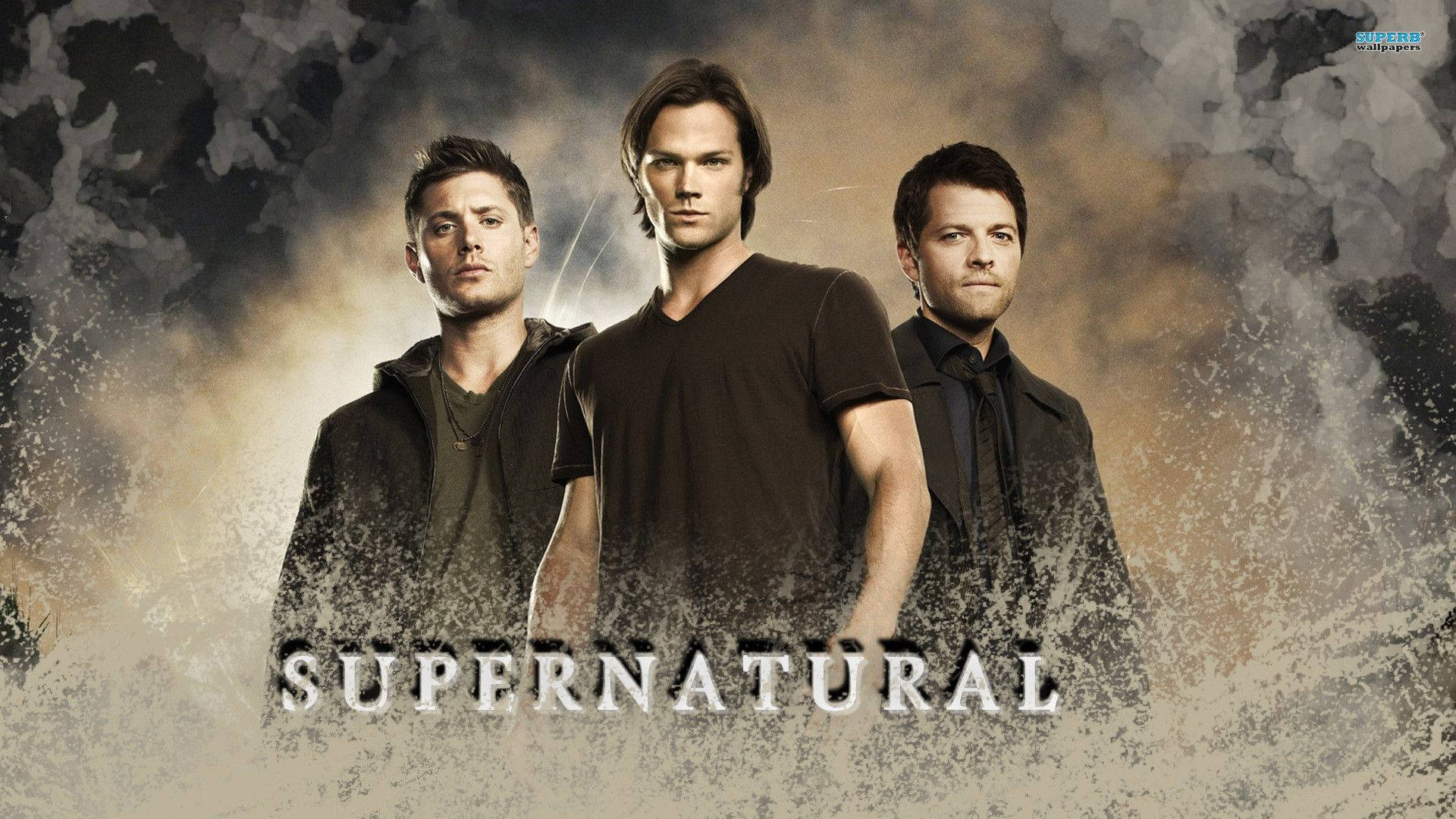 三個穿深色衣服的男人站在風暴背景前，帶有「Supernatural」文字。