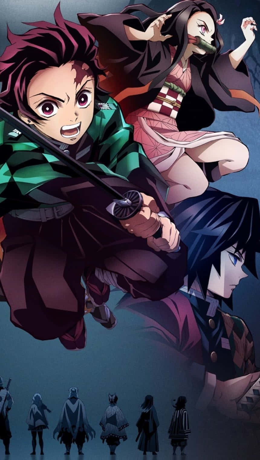 Demon Slayer Characters 桌布 壁紙 — 三位動漫戰士以動態戰鬥姿勢手持劍，背景為深藍色，下方有剪影人物。