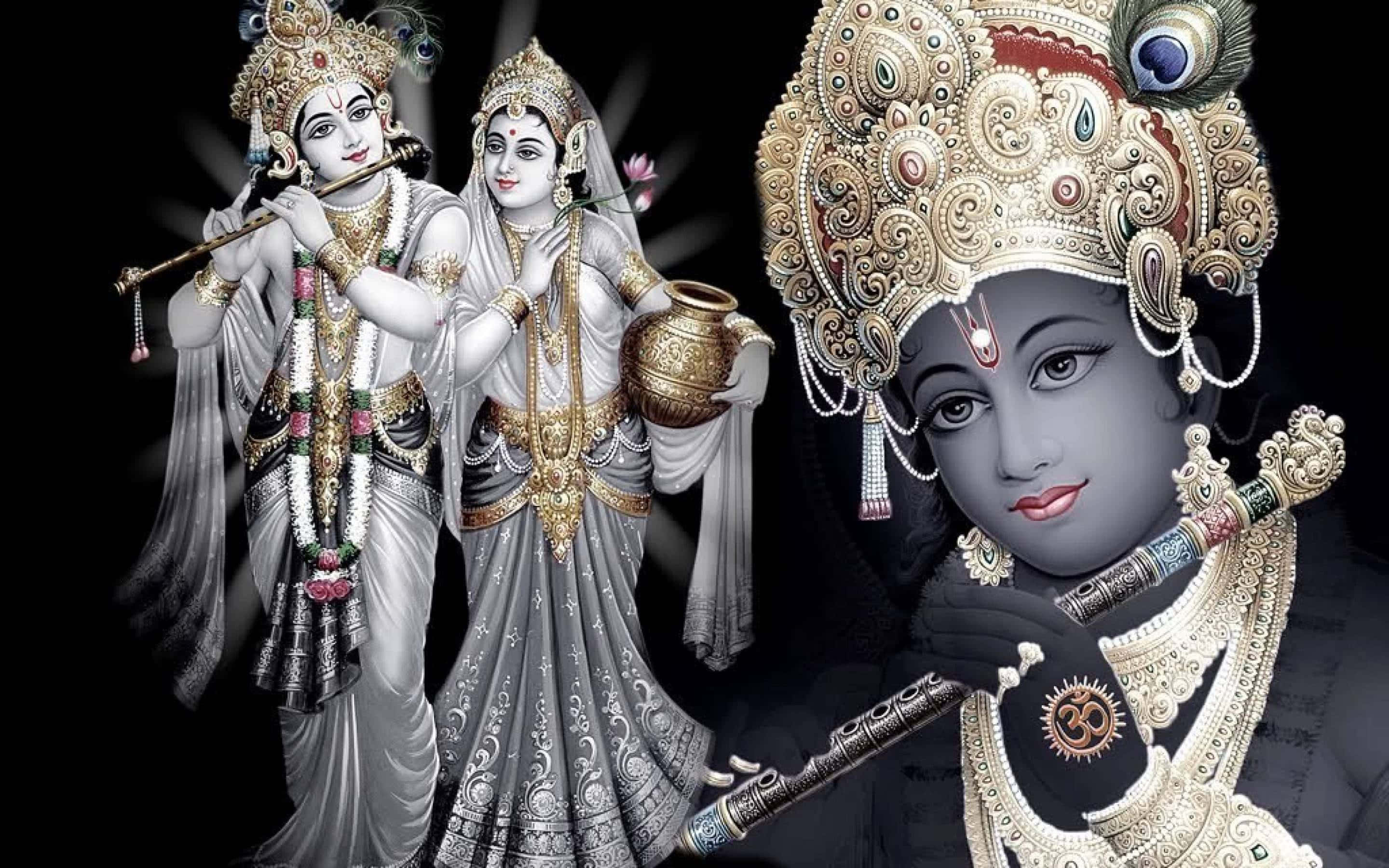 Radha Krishna 桌布 壁紙 — 三位神聖人物佩戴著精緻的金飾和飄逸的白衣，在黑暗背景下吹奏長笛並手持陶罐。