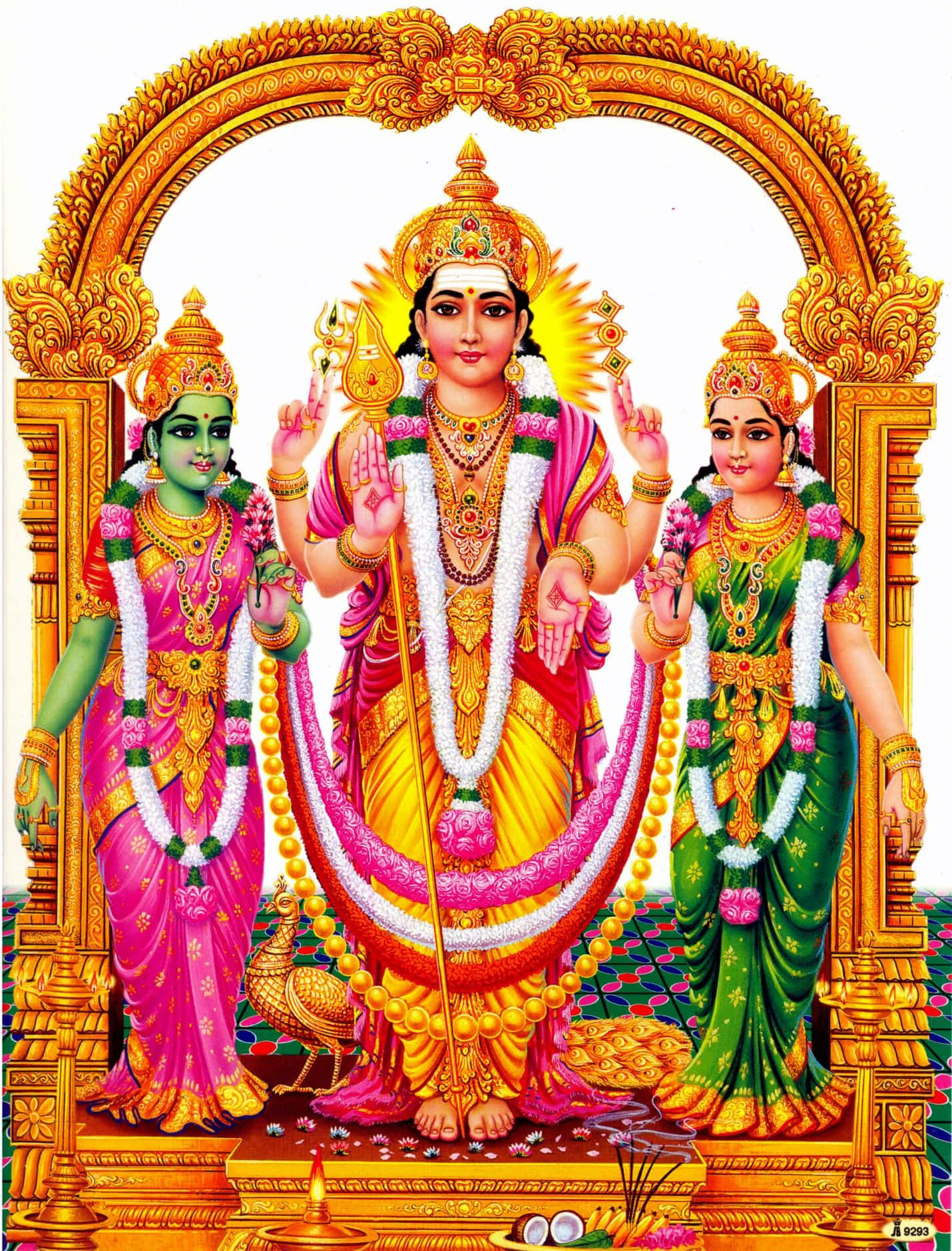 Murugan 桌布 壁紙 — 三位神聖人物身穿鮮豔的粉紅、綠色和金色服飾，站在華麗的金色拱門下，散發著光環和精緻的珠寶。