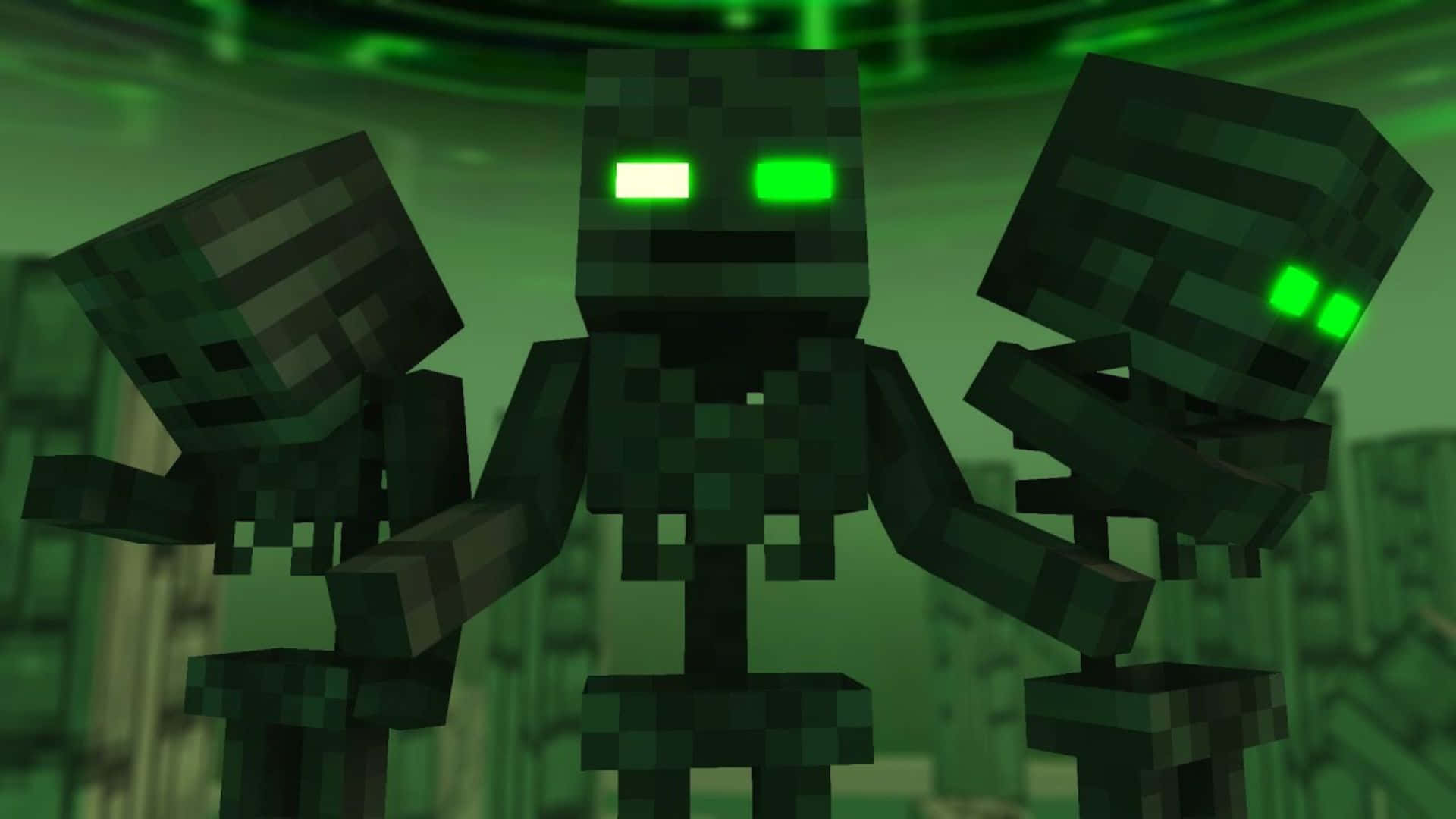 Minecraft Wither 桌布 壁紙 — 三個像素化的 Minecraft 爬行者，擁有發光的綠色眼睛，在昏暗的綠色環境中威嚇地站立。